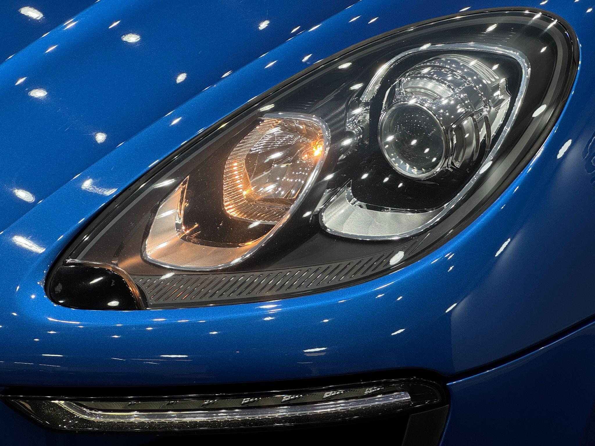 Porsche Macan view 8