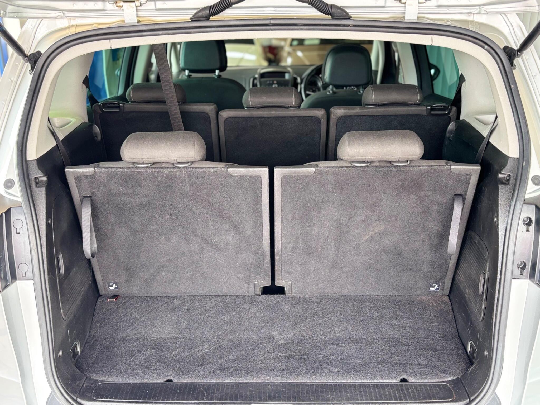 Vauxhall Zafira Tourer view 22