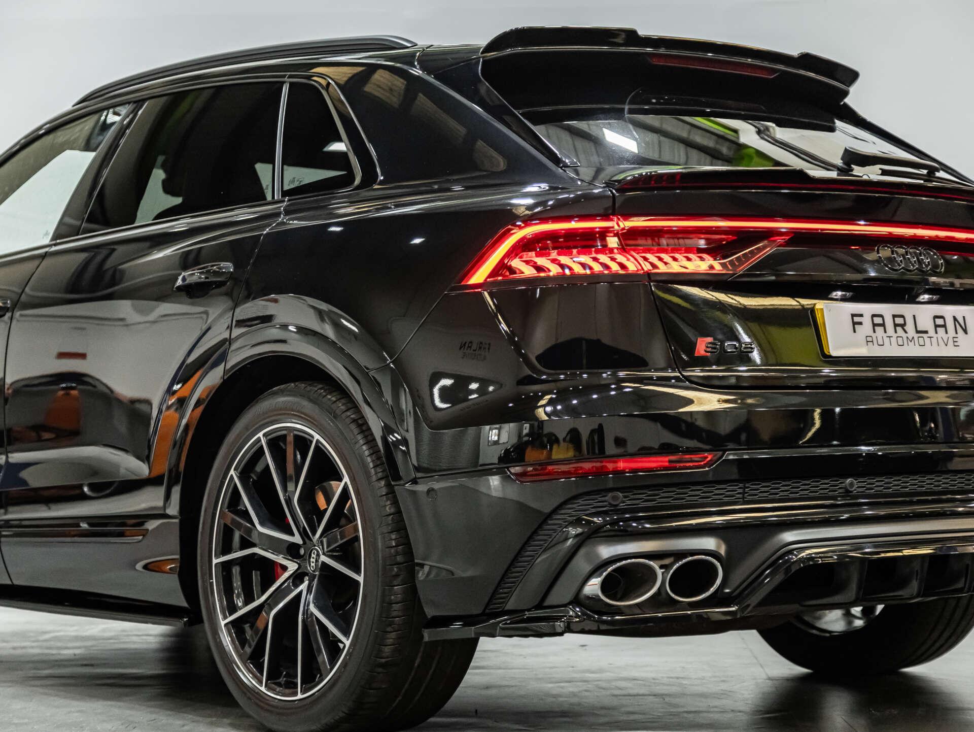 Audi SQ8 view 30