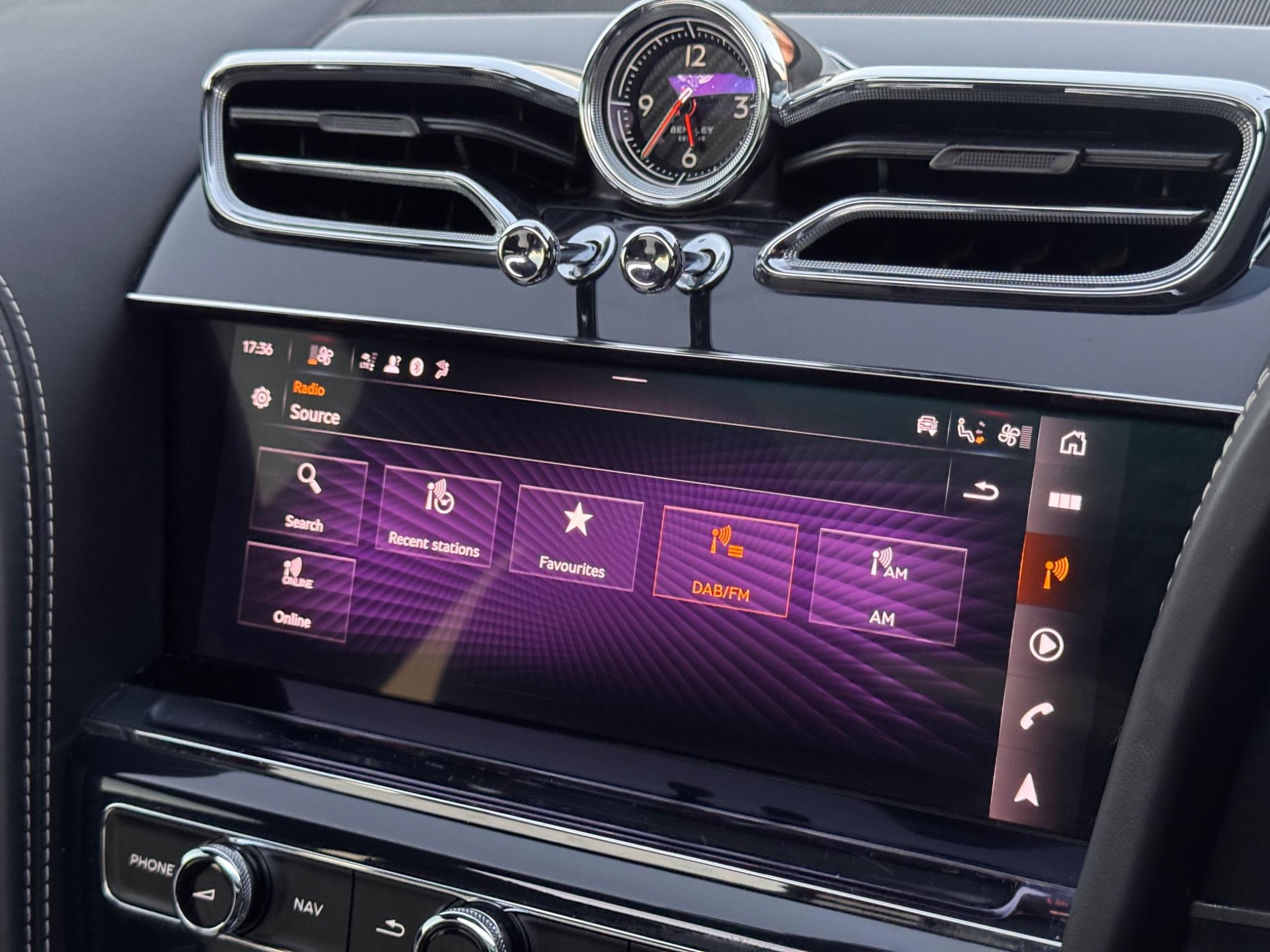 Bentley Bentayga view 40