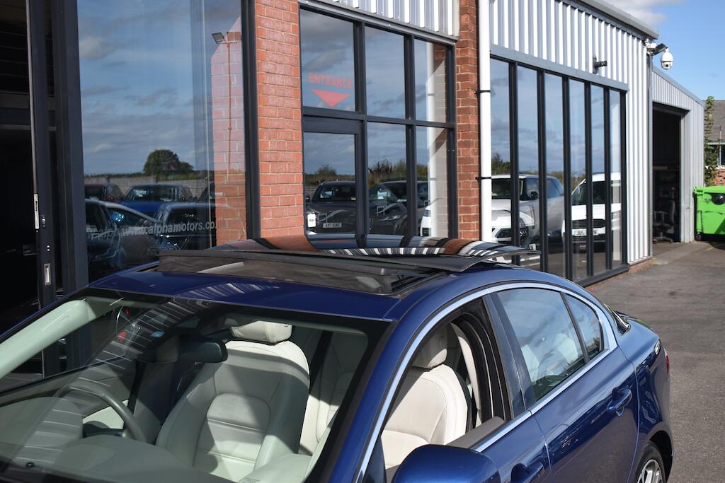 Jaguar Xe view 16