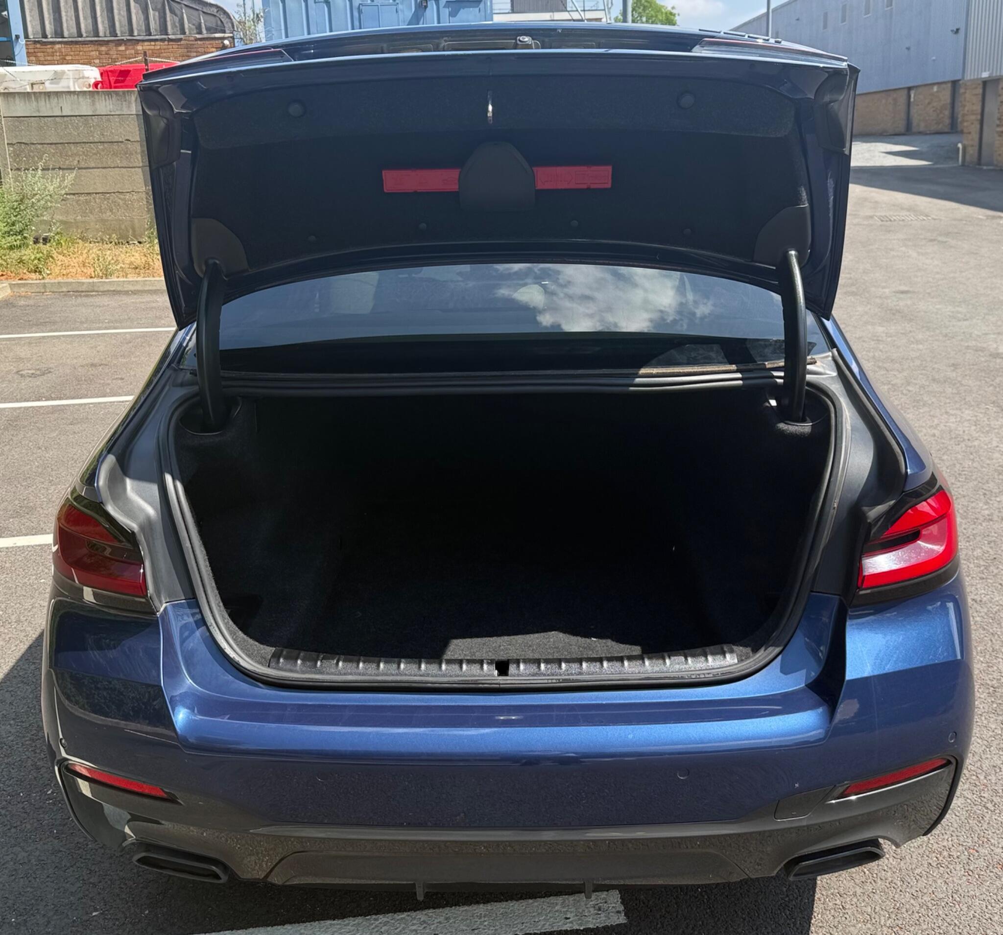 BMW 5 Series view 27