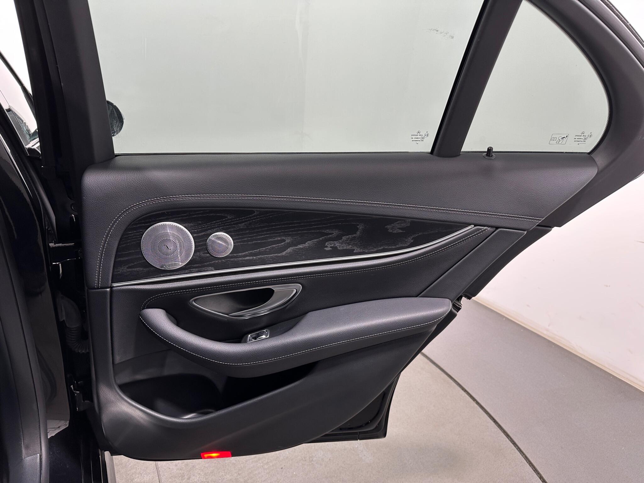 Mercedes-Benz E-Class view 42
