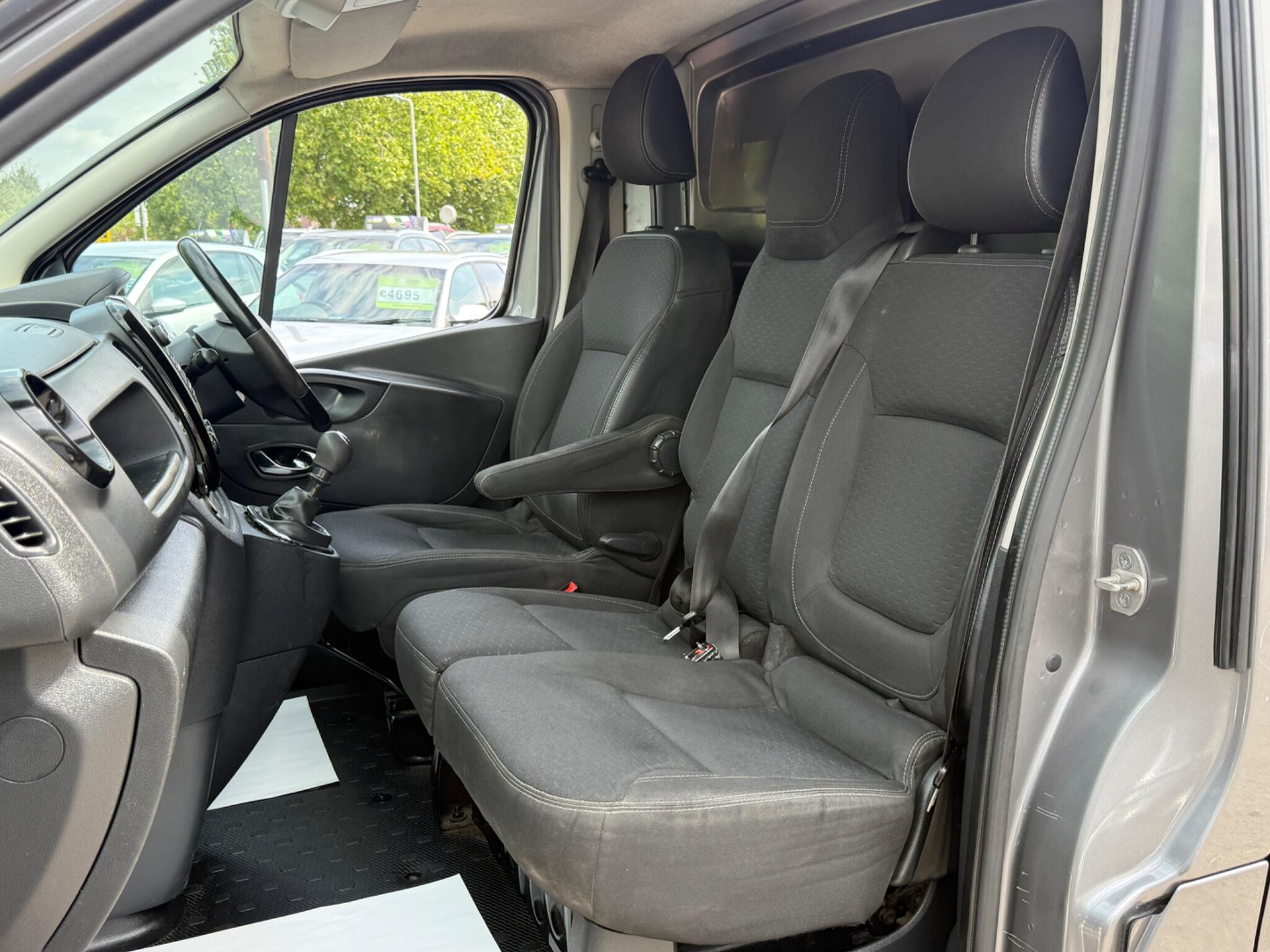 Vauxhall Vivaro - Image 23
