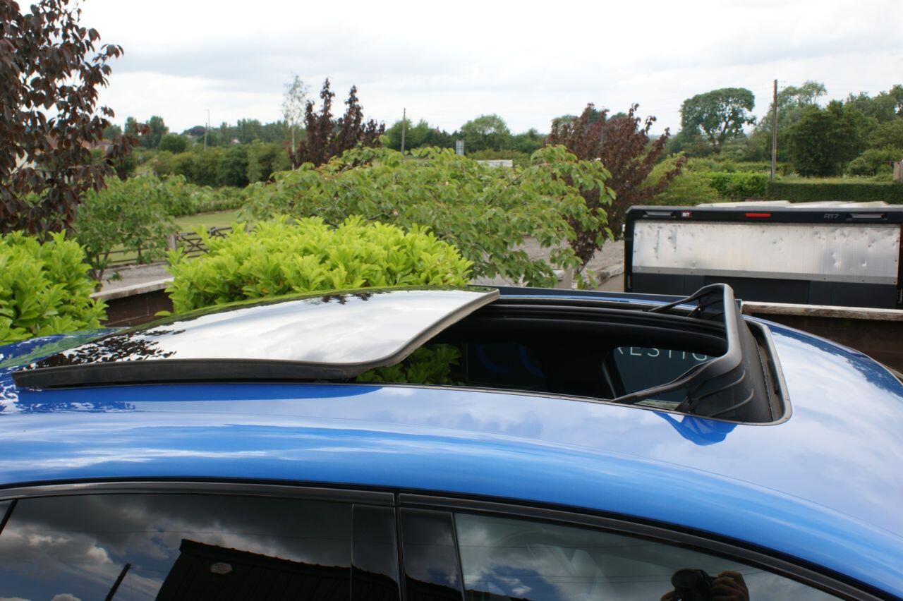 Porsche Macan view 13