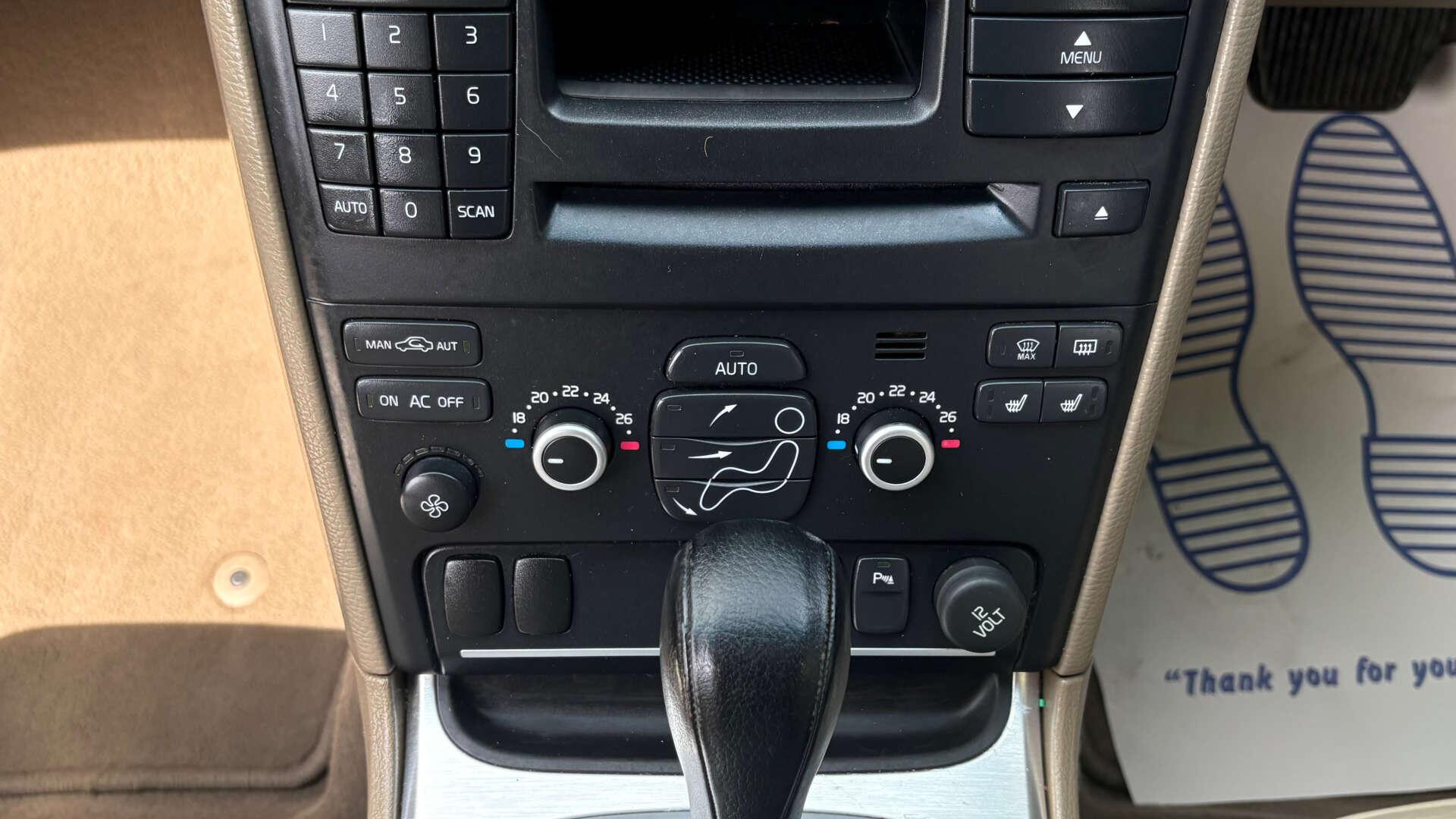 Volvo XC90 view 31