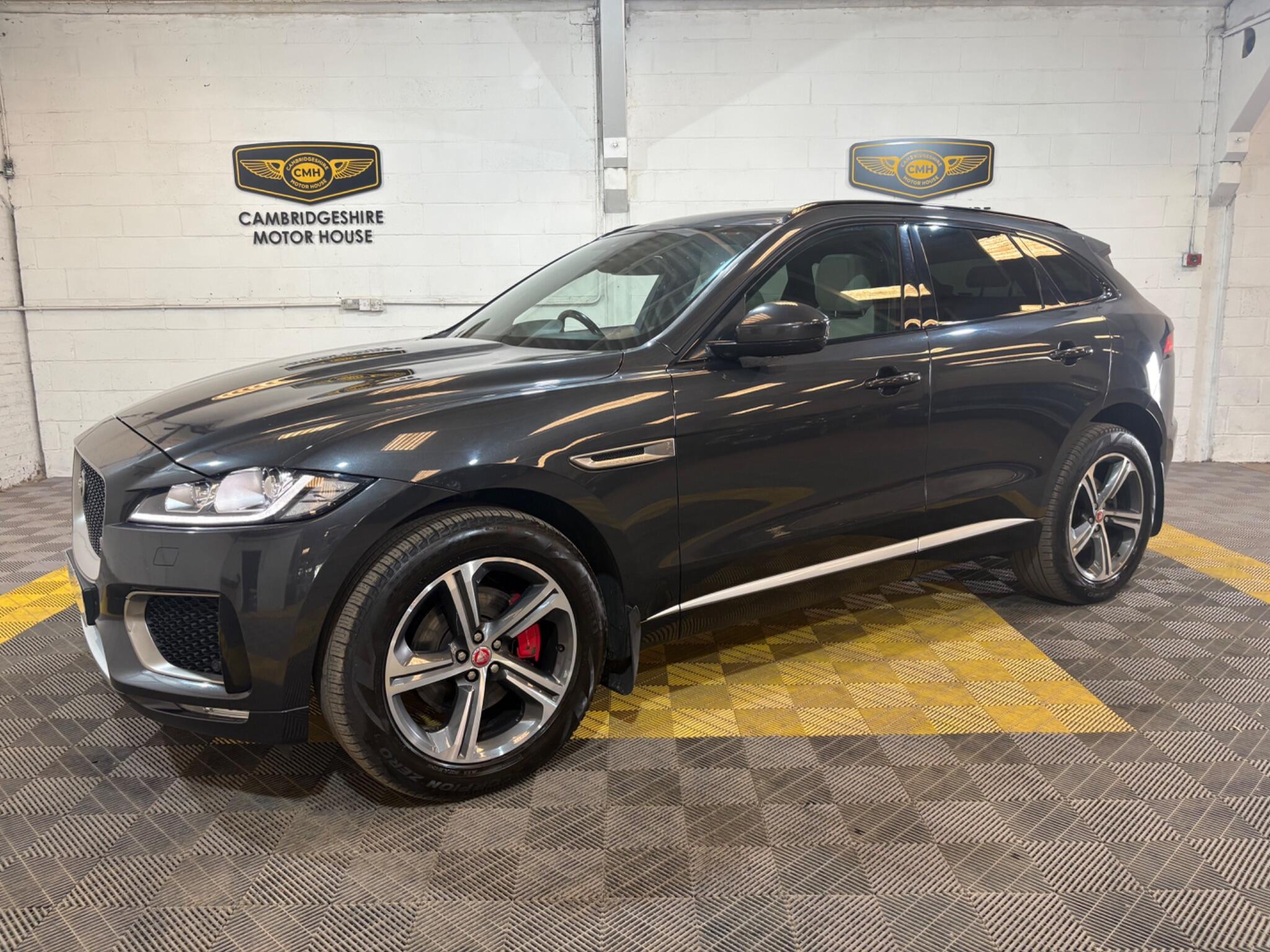 Jaguar F-Pace view 6