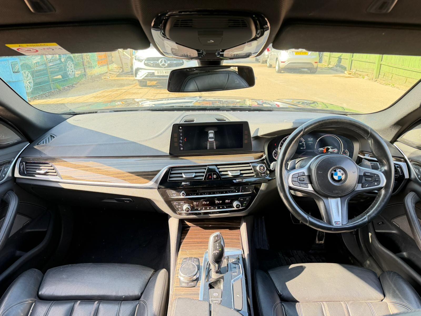 BMW 5 Series view 14
