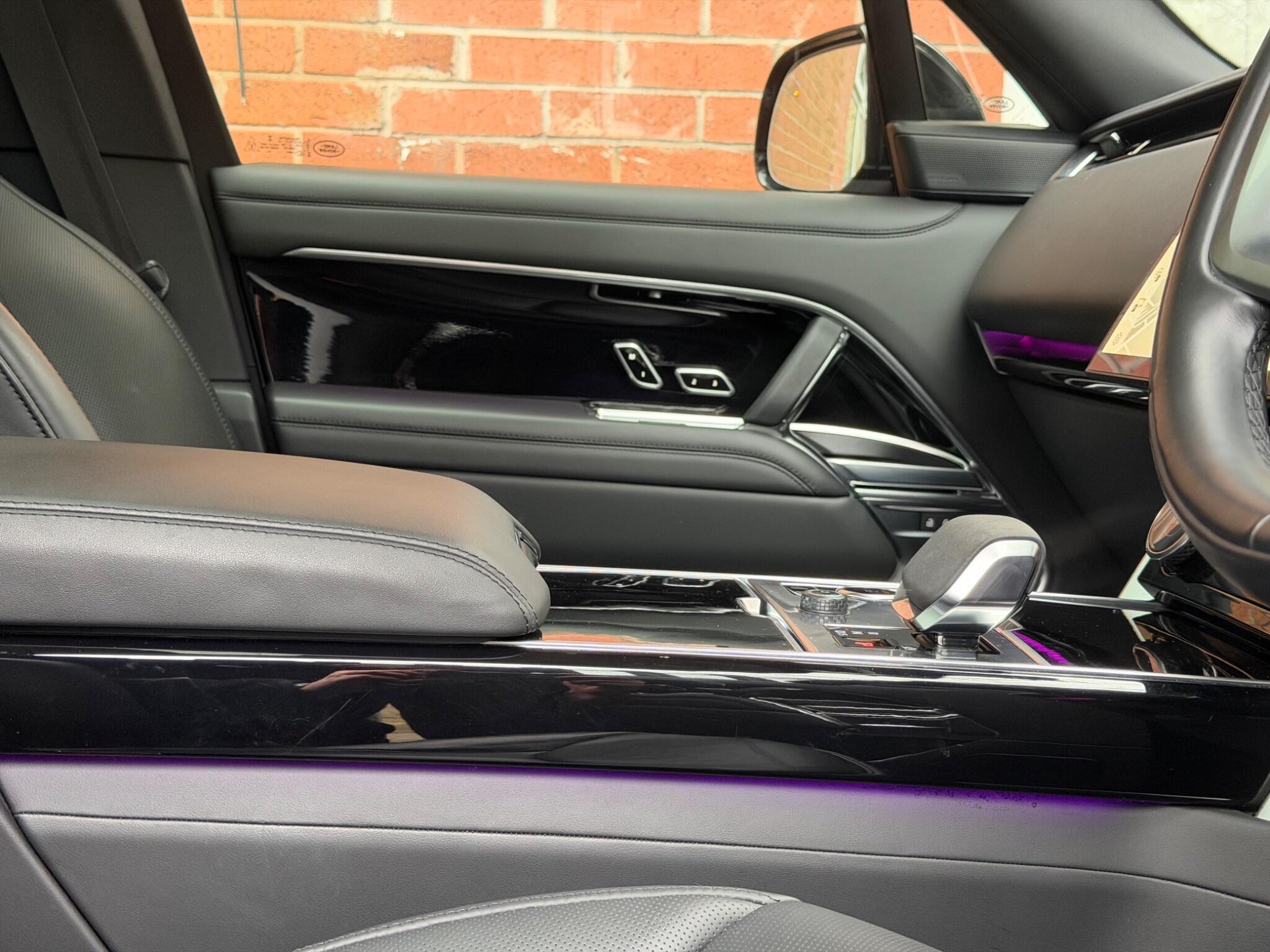 Land Rover Range Rover view 24