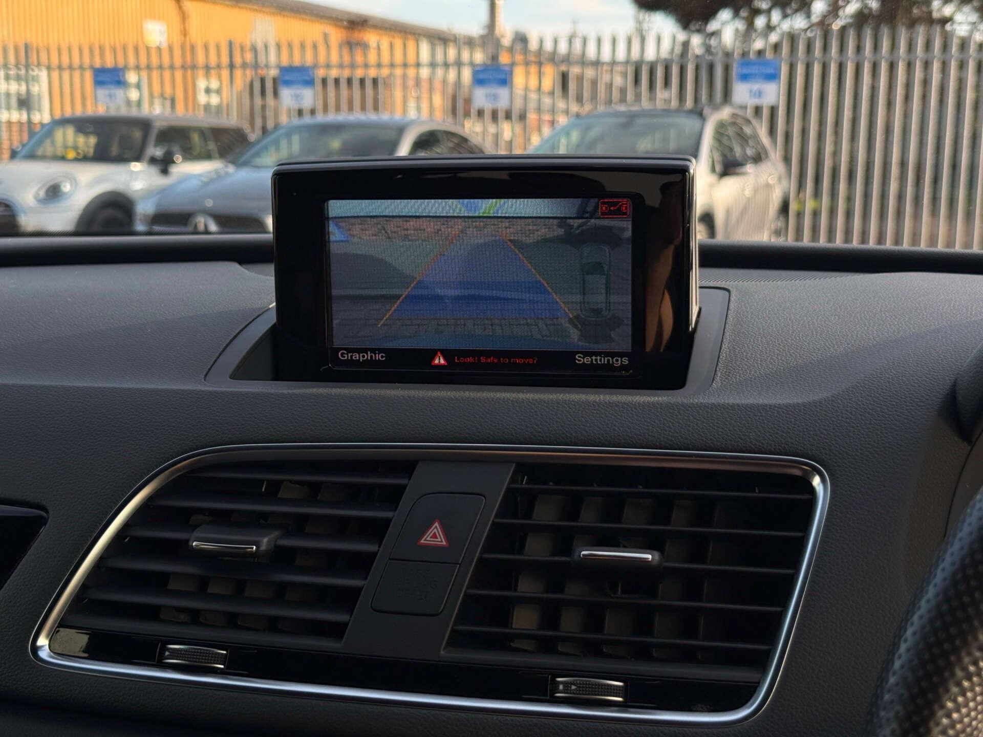 Audi Q3 view 60