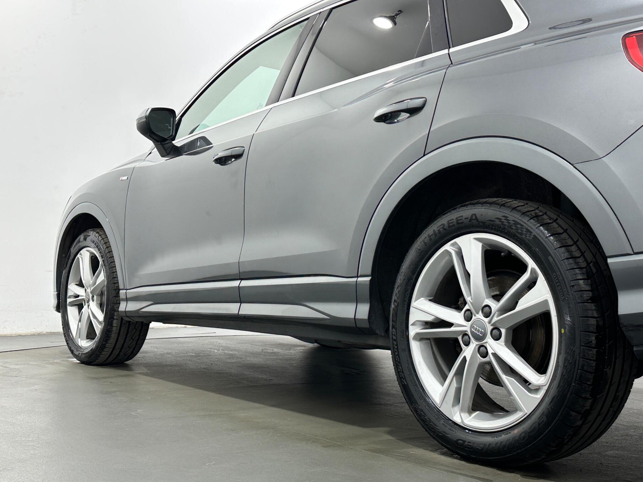 Audi Q3 view 49