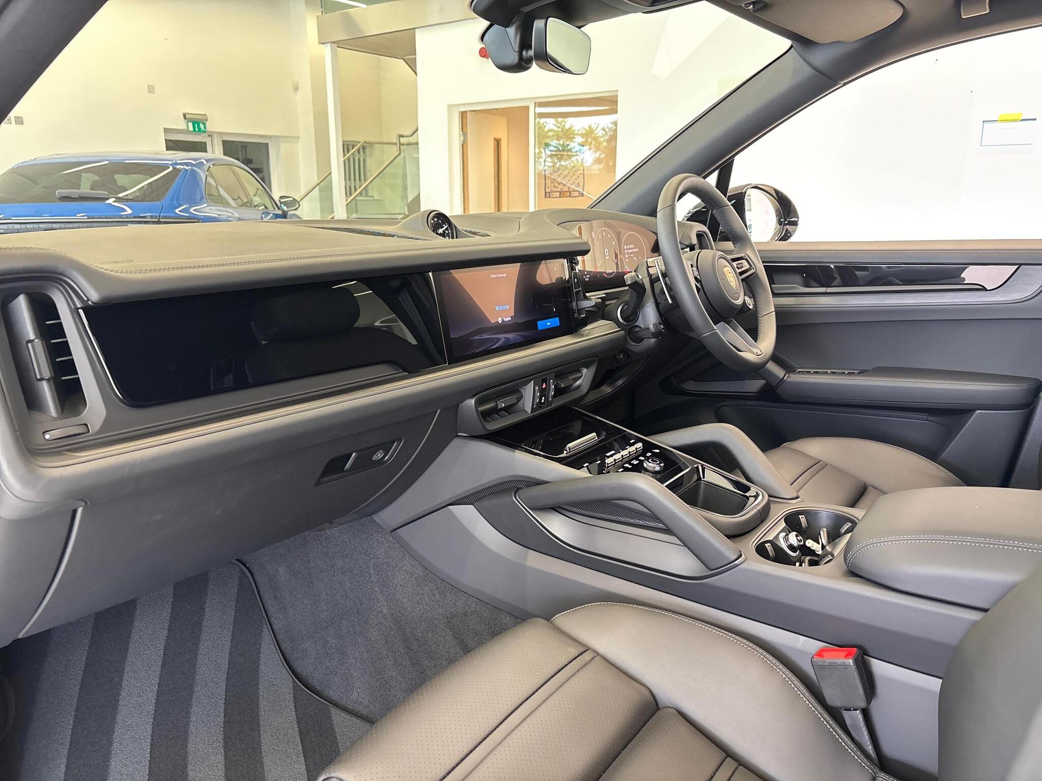 Porsche Cayenne view 13