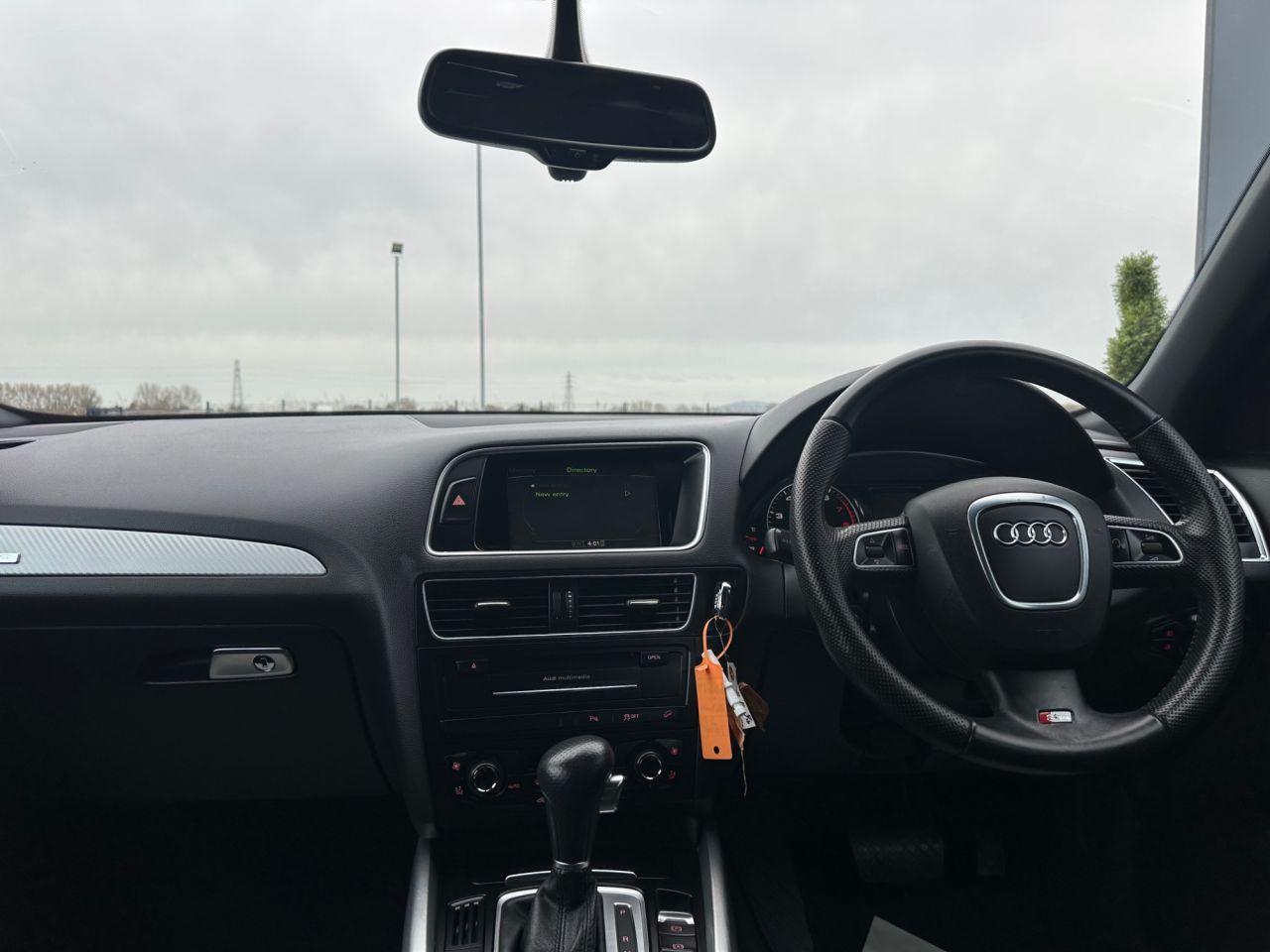 Audi Q5 view 8