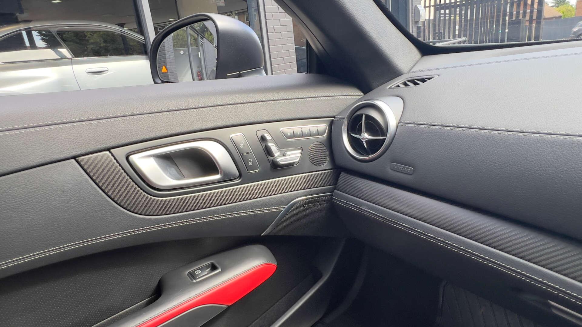 Mercedes-Benz SL view 40