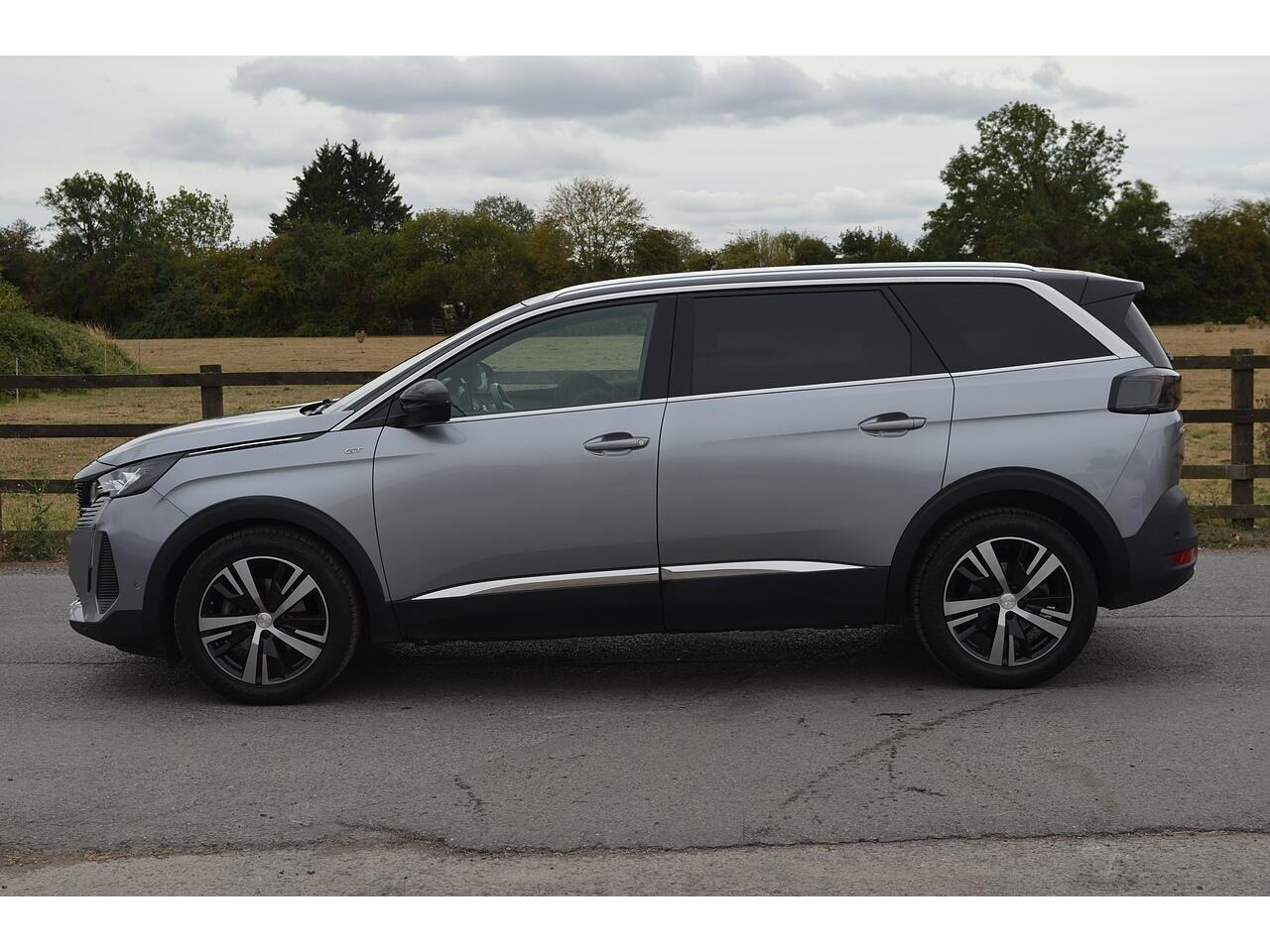 Peugeot 5008 view 6