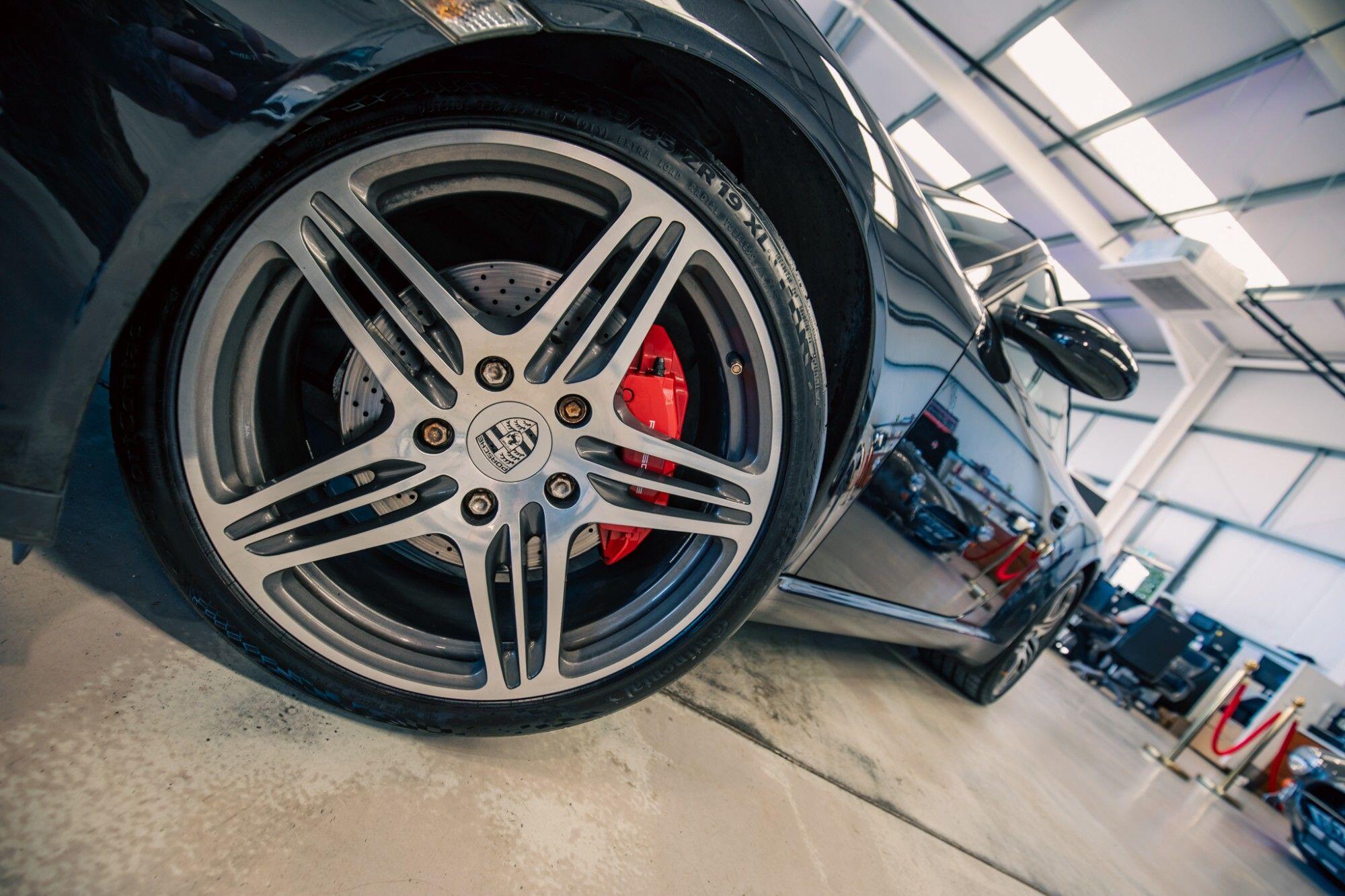 Porsche 911 view 9