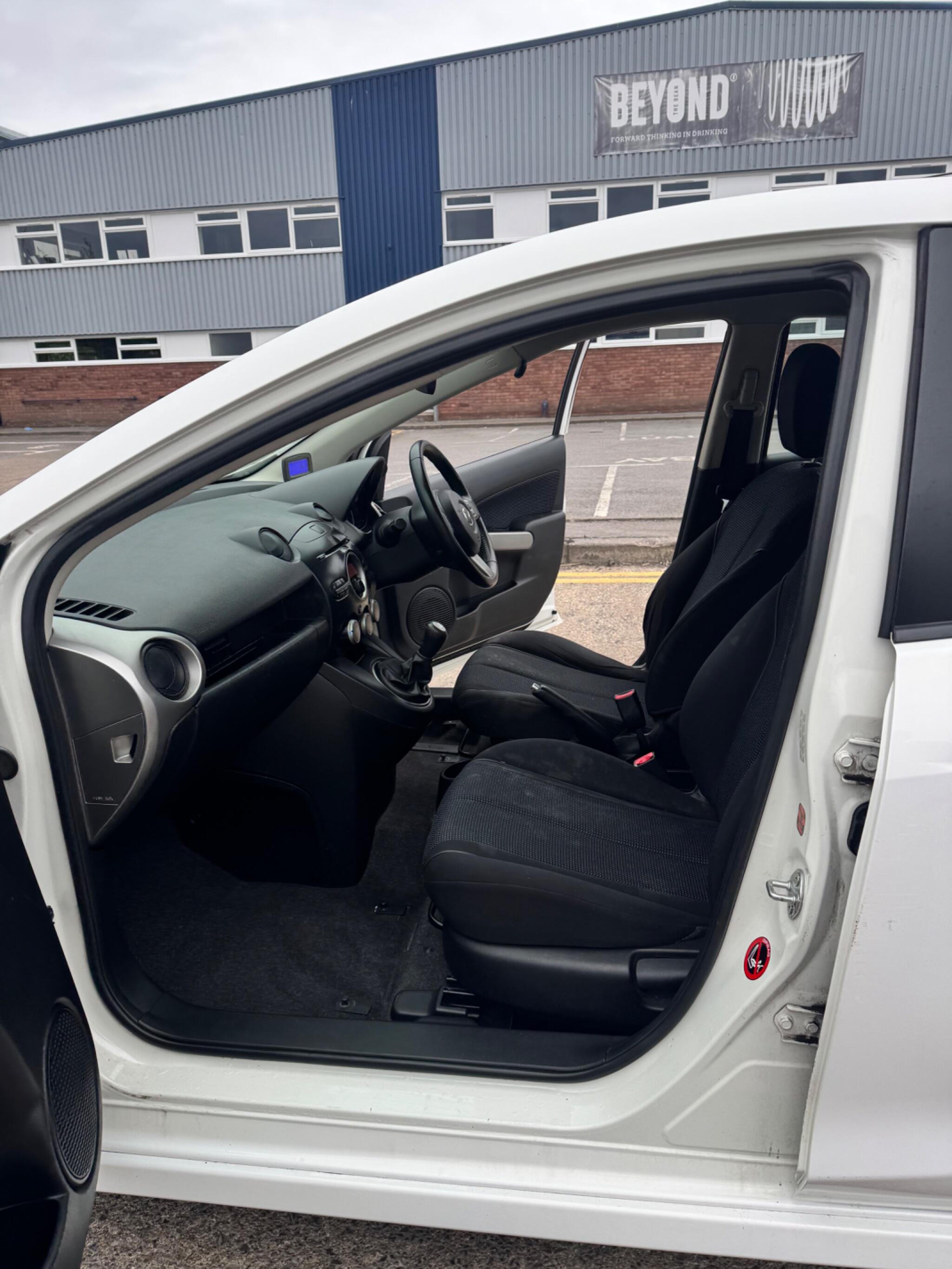 Mazda Mazda2 view 43