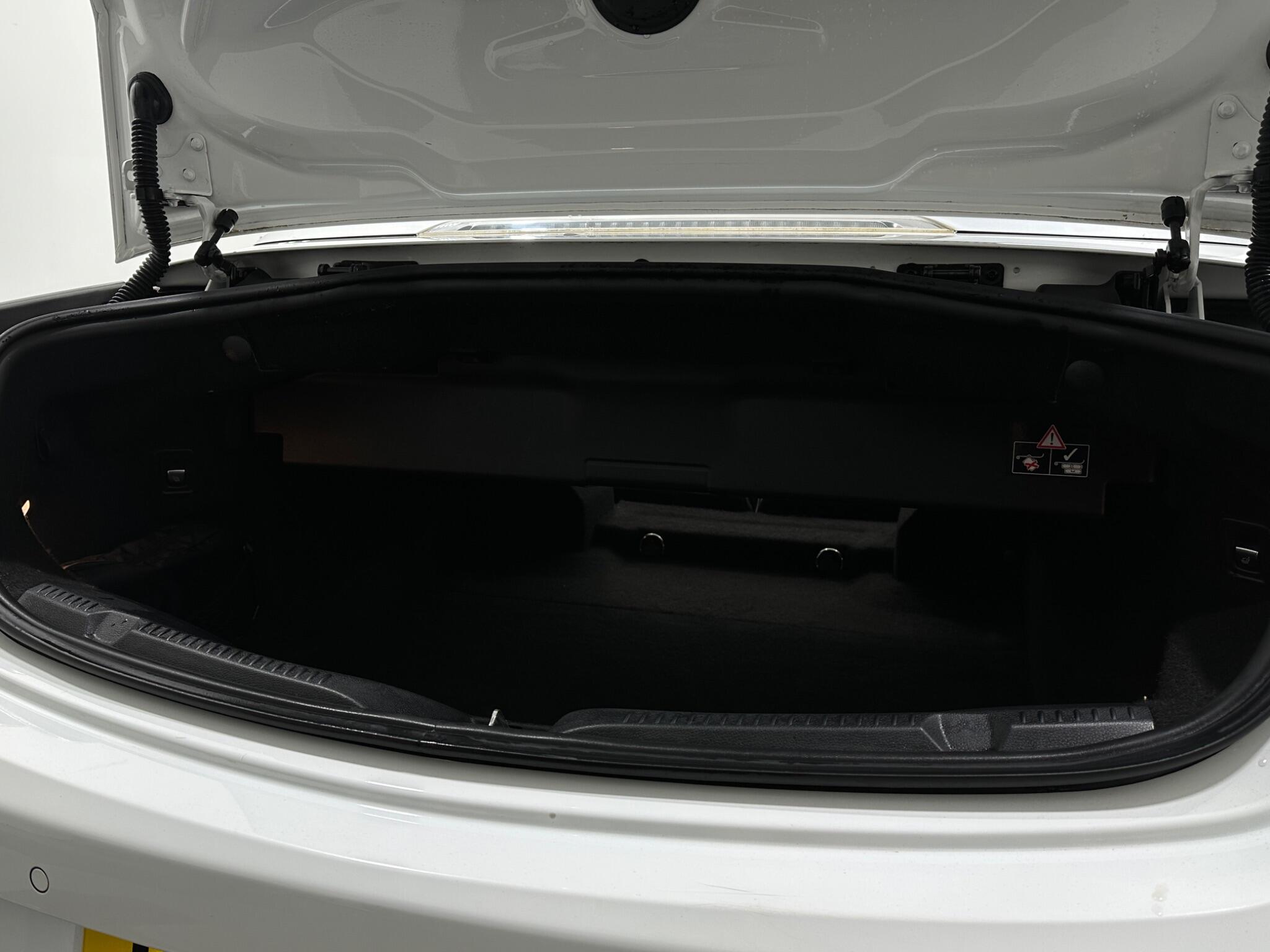 Mercedes-Benz E-Class view 44