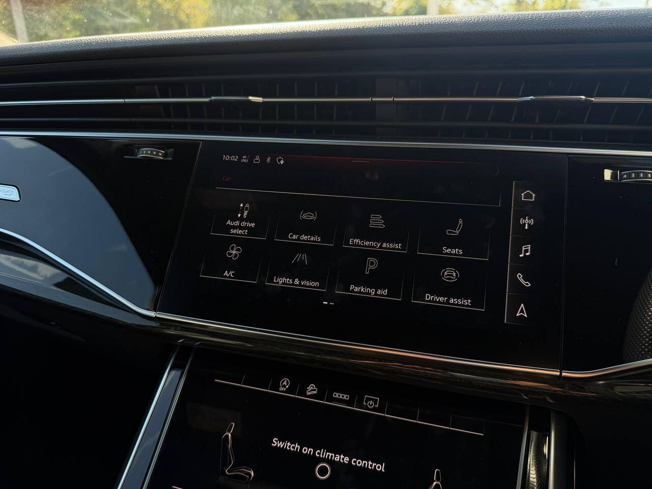 Audi Q7 view 45