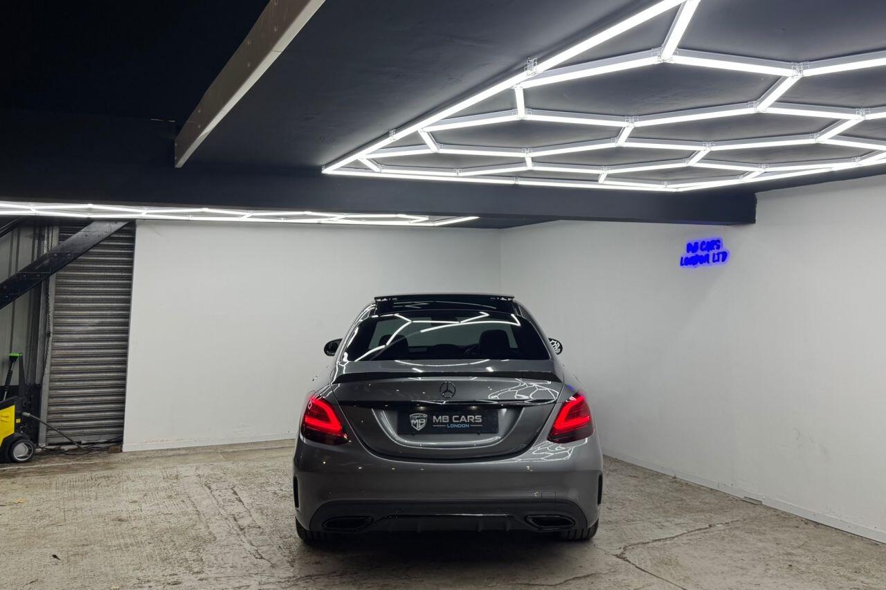Mercedes-Benz C-Class view 35