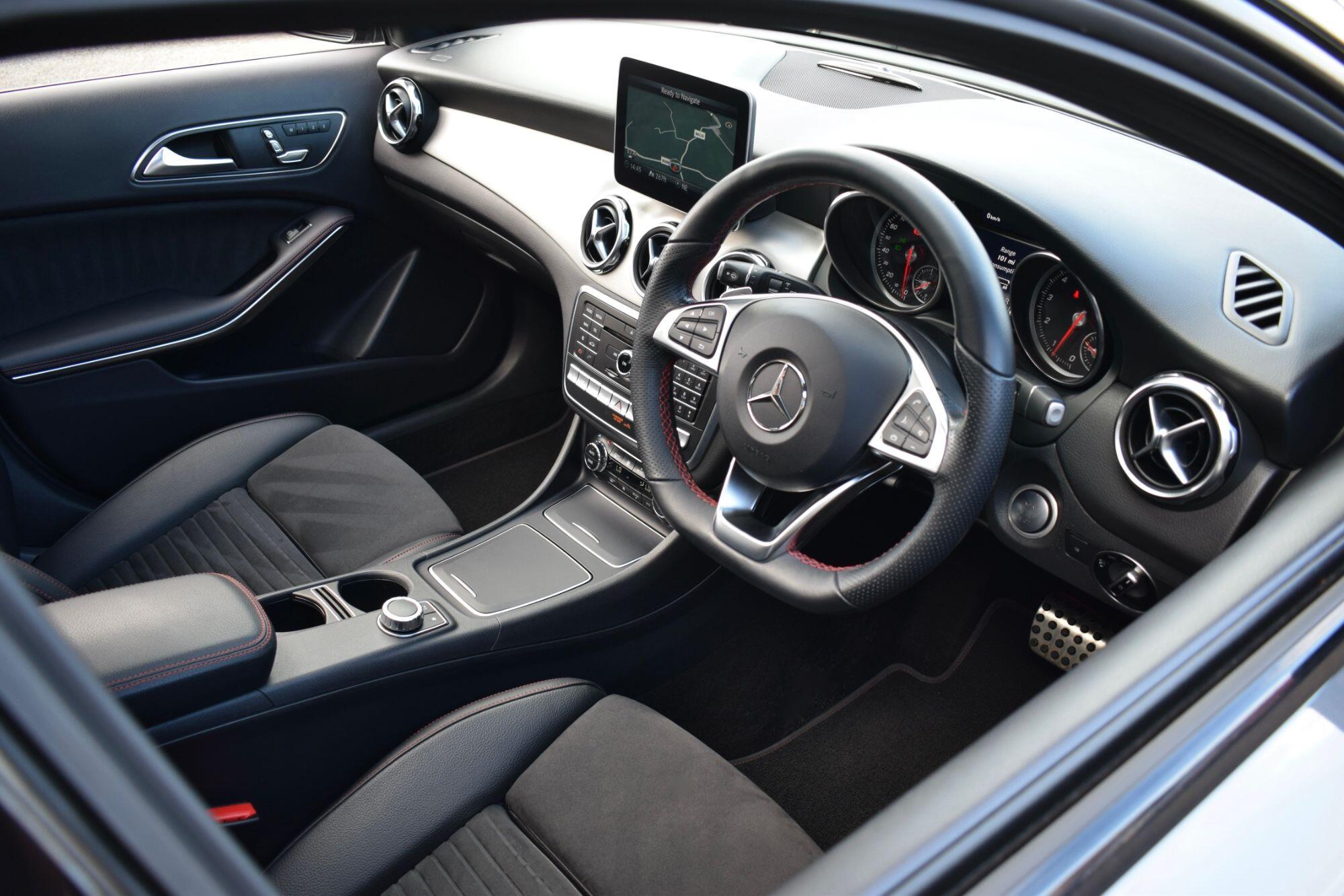 Mercedes-Benz GLA view 3