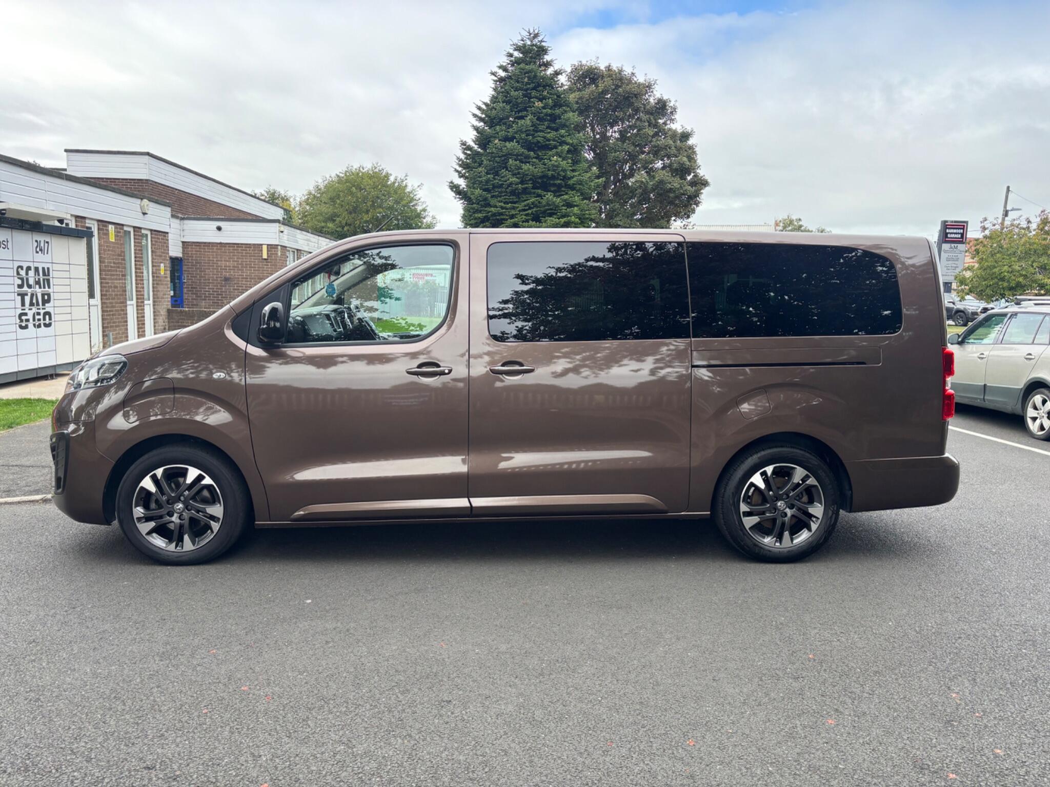 Vauxhall Vivaro Life Electric view 4