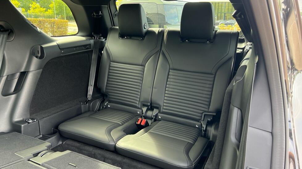 Land Rover Discovery view 22
