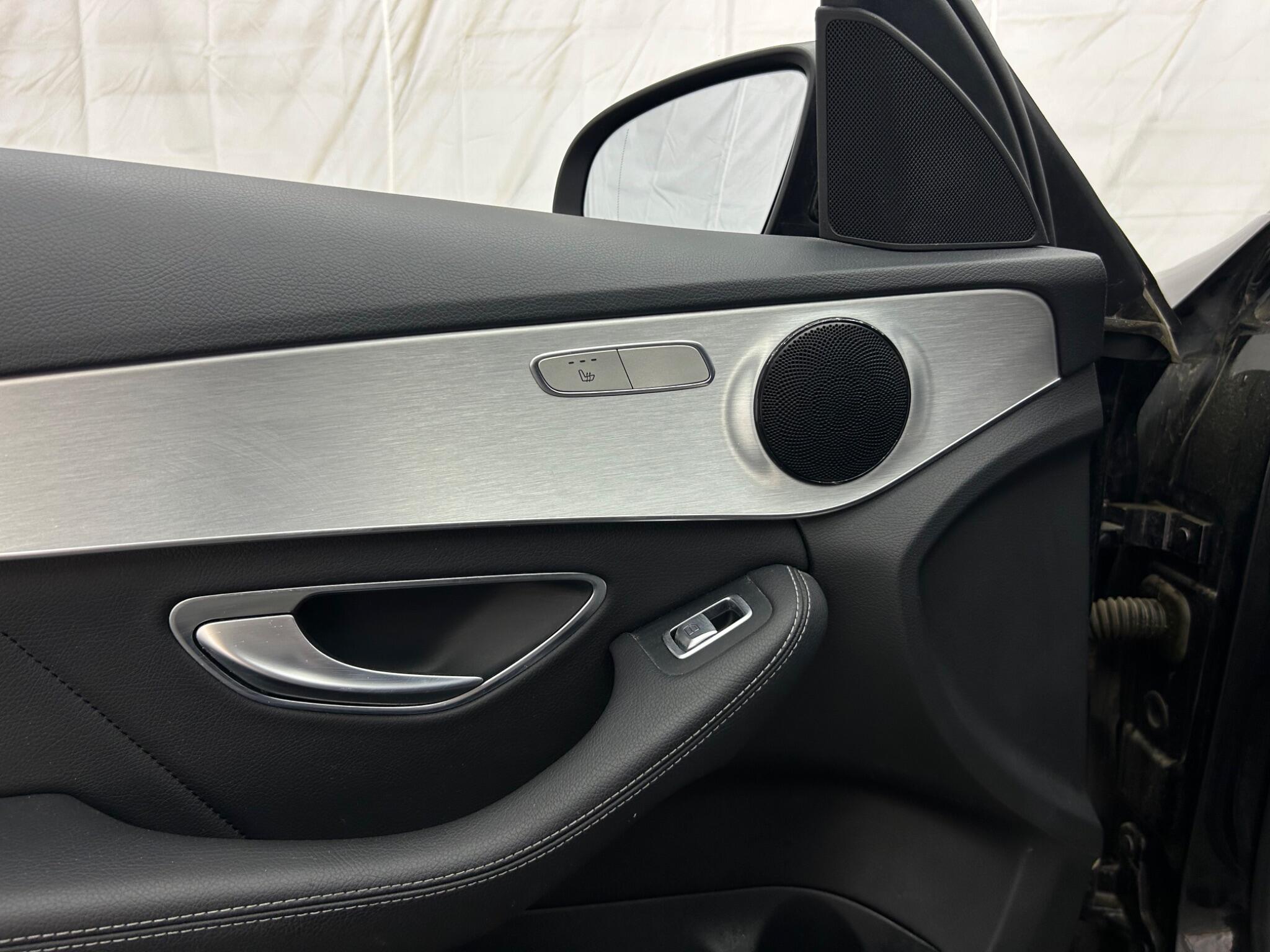 Mercedes-Benz C-Class view 31