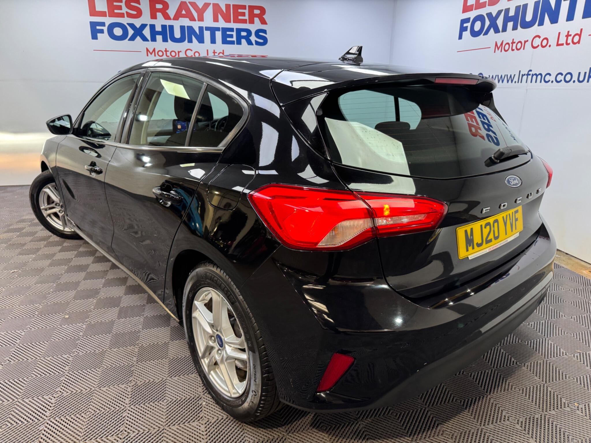 Ford Focus view 3