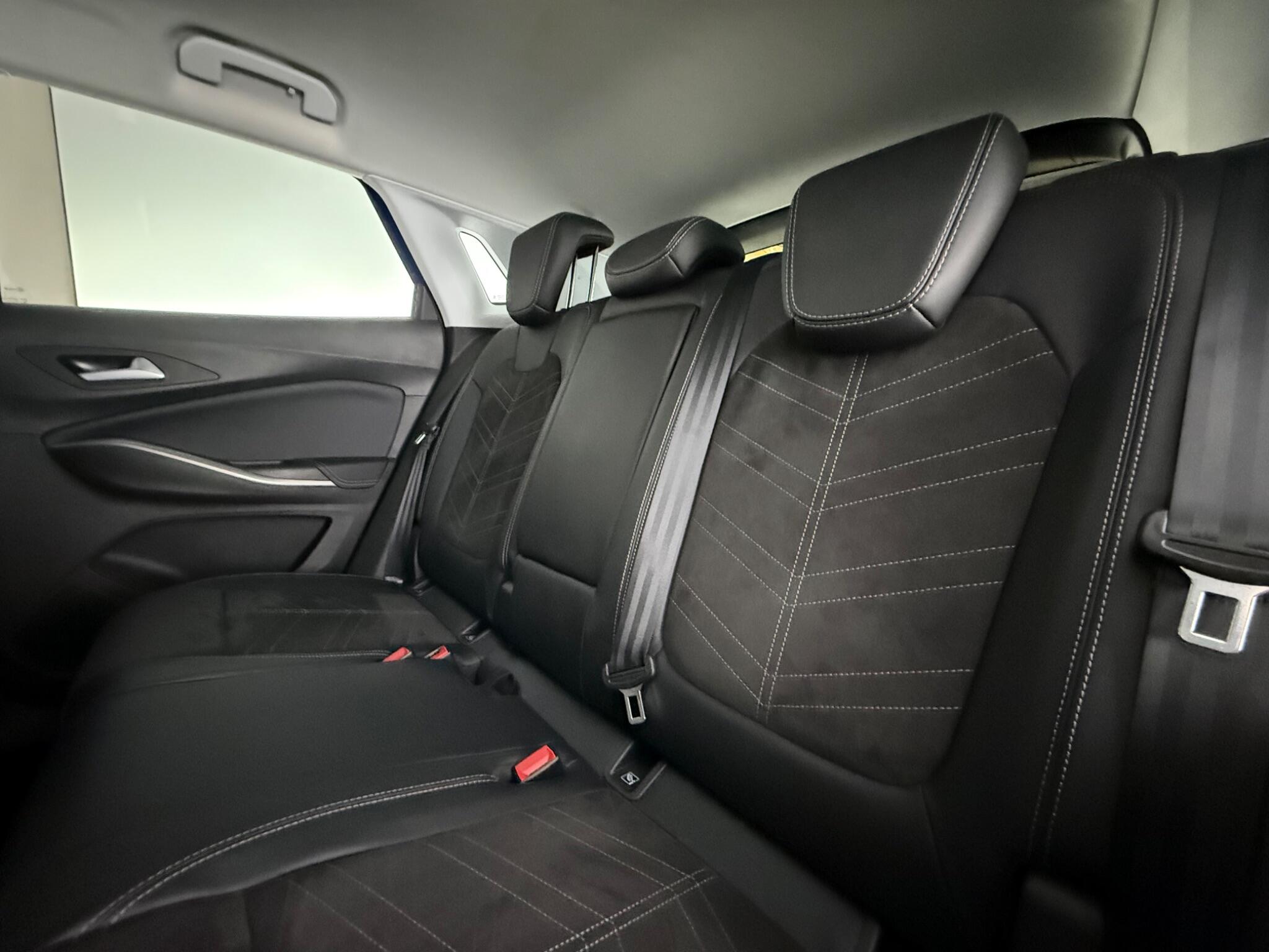 Vauxhall Grandland X view 31