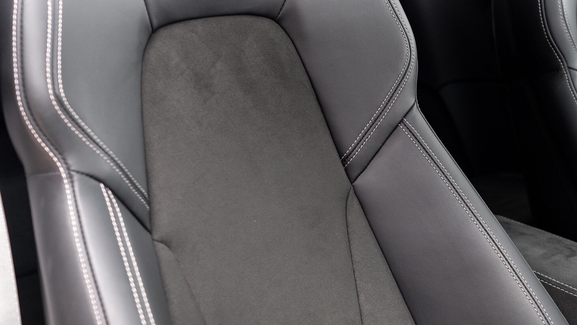 Porsche 911 view 32