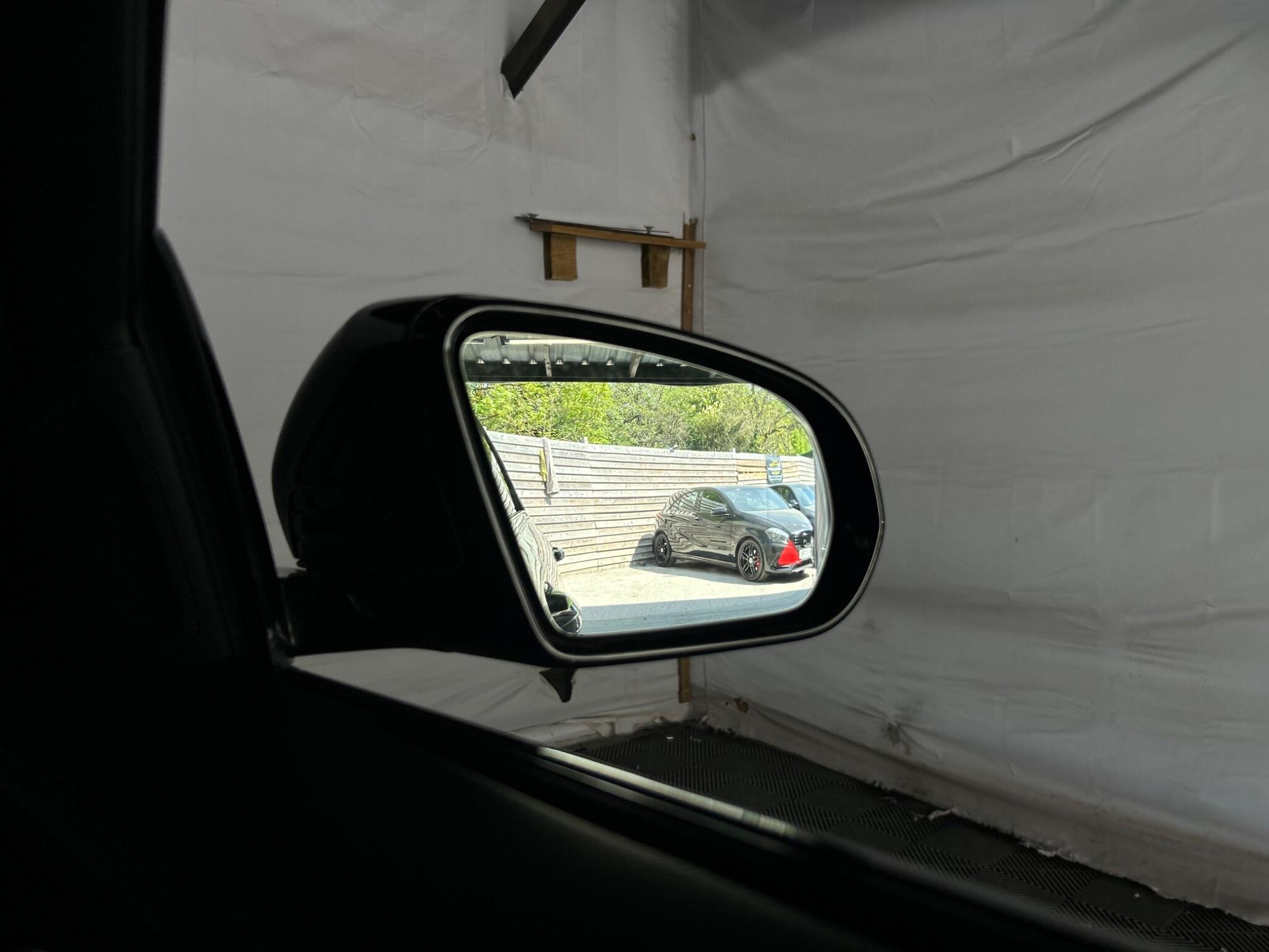 Mercedes-Benz E Class view 61
