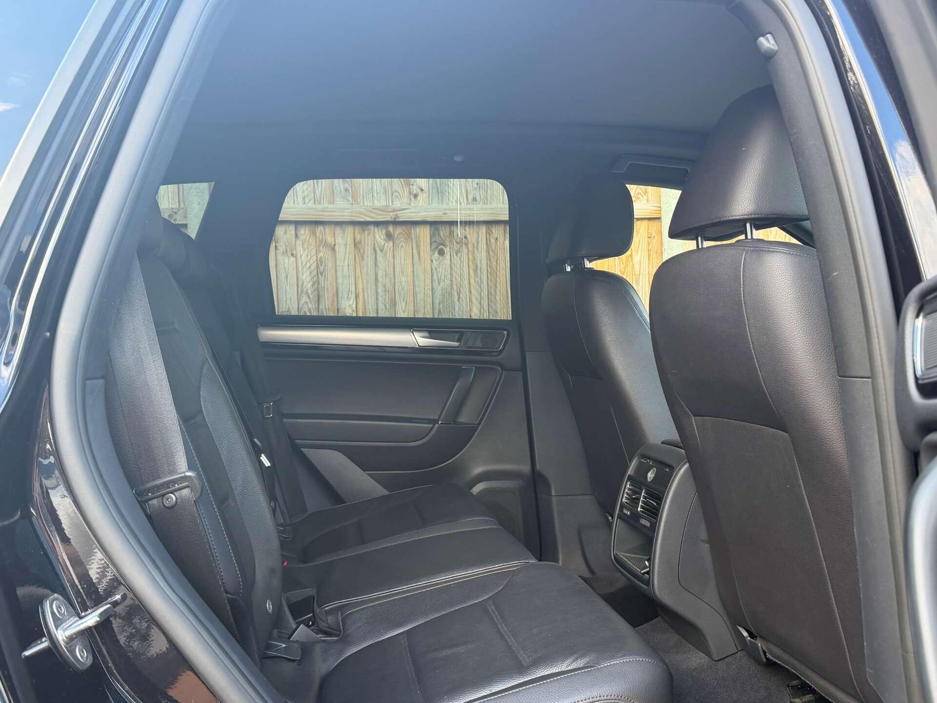 Volkswagen Touareg view 19
