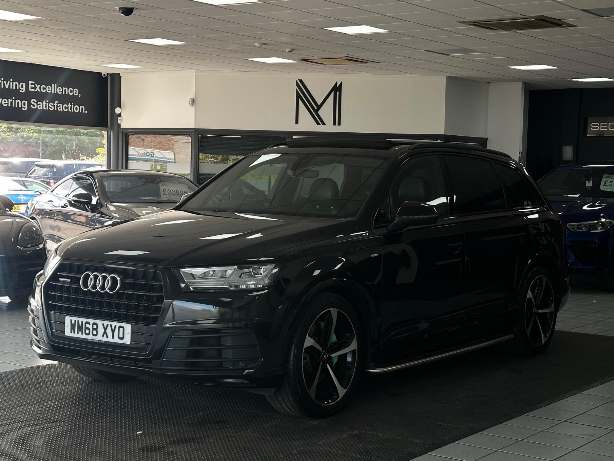 Audi Q7 view 7