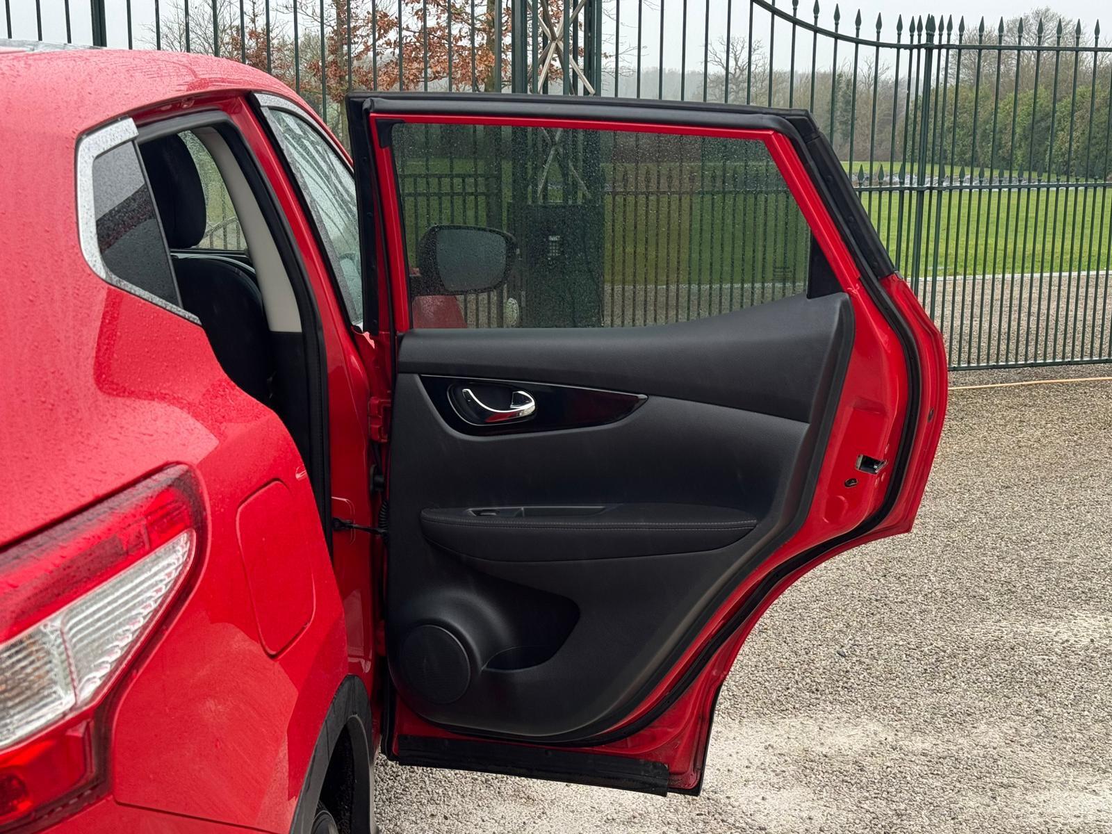 2015 Nissan Qashqai image 24
