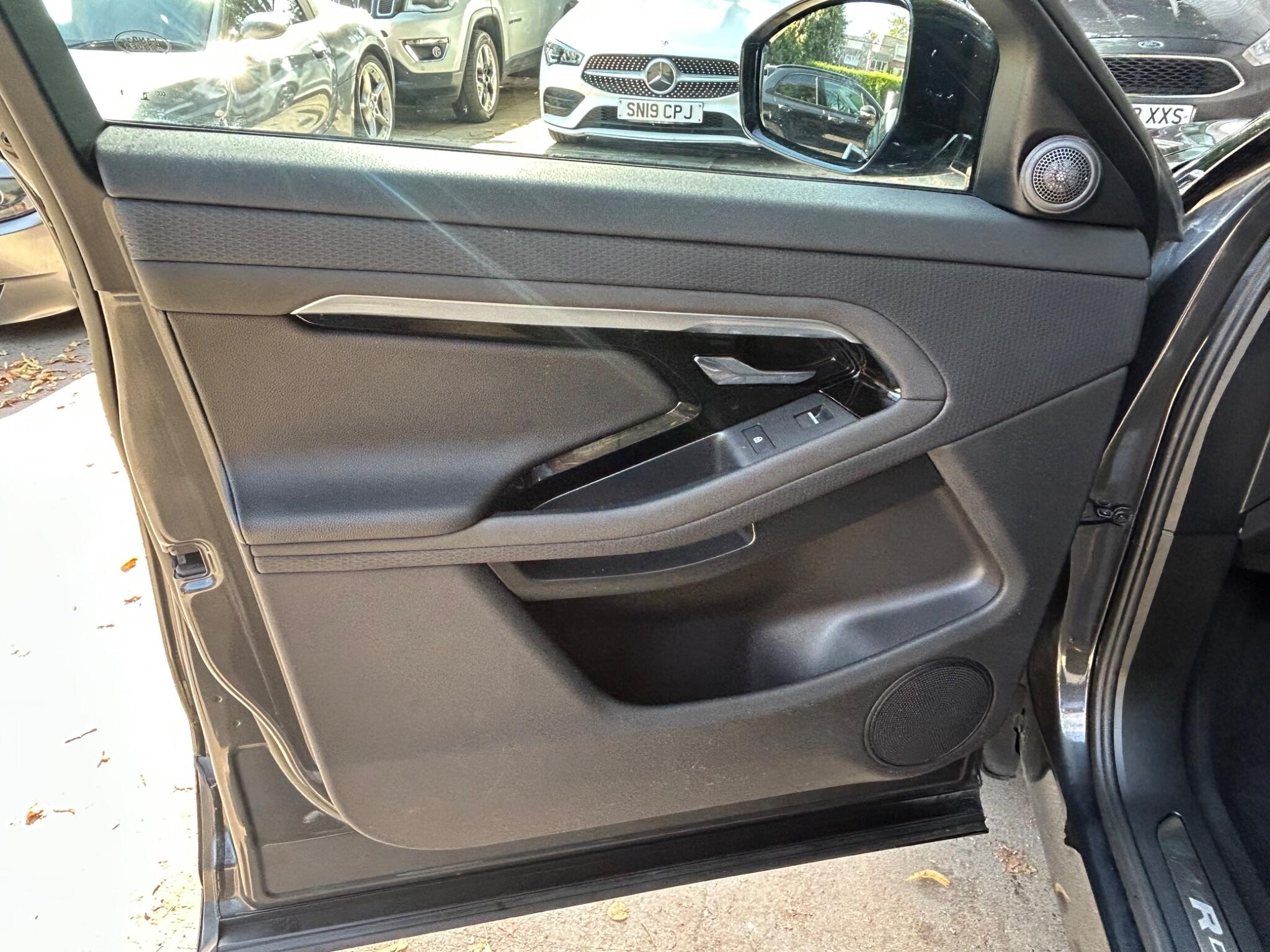 Land Rover Range Rover Evoque view 28