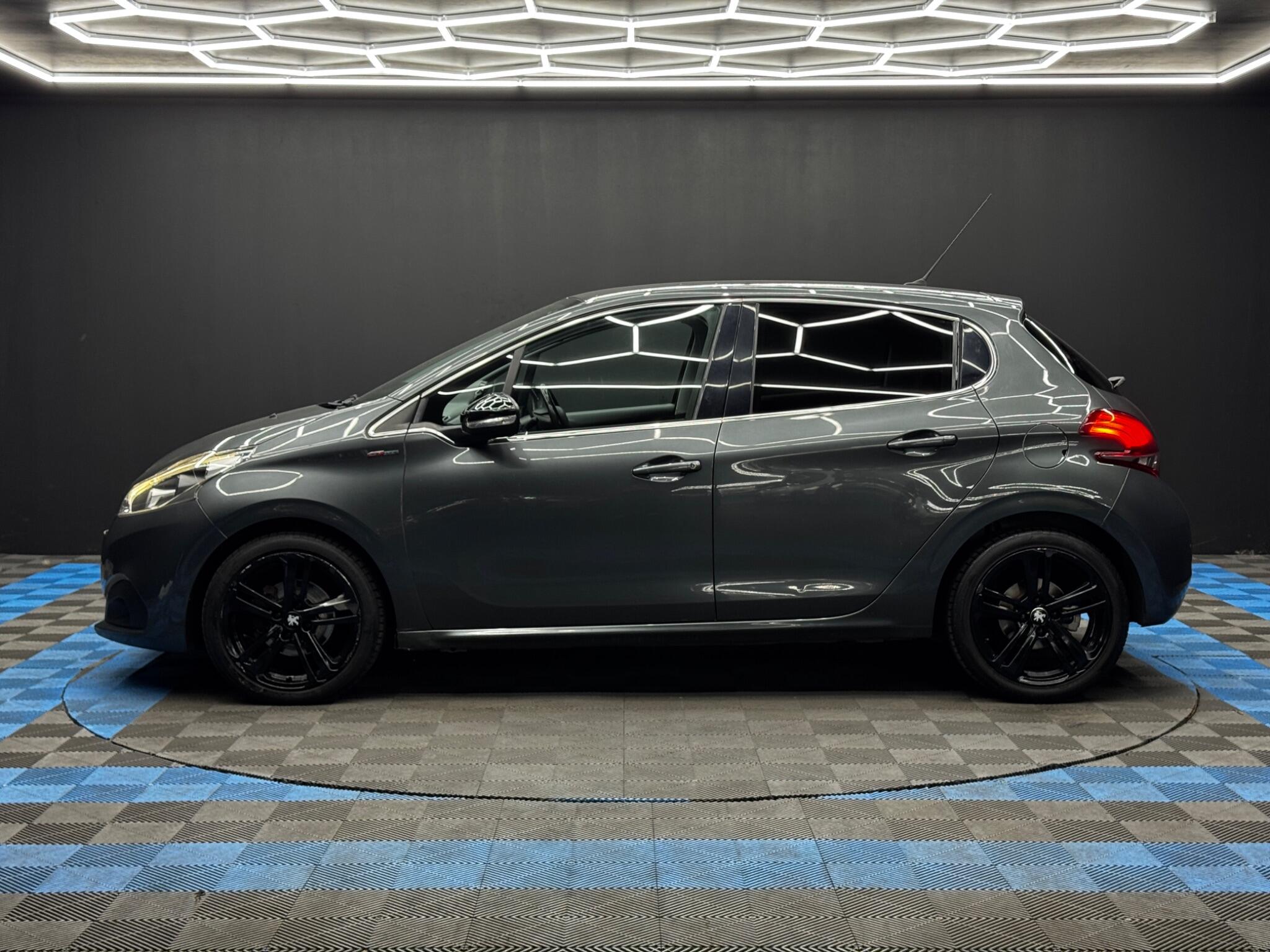 Peugeot 208 view 8