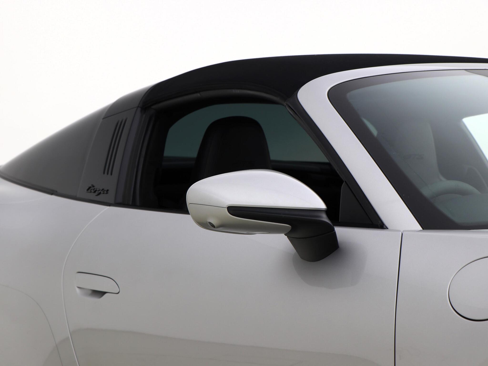 Porsche 911 view 12