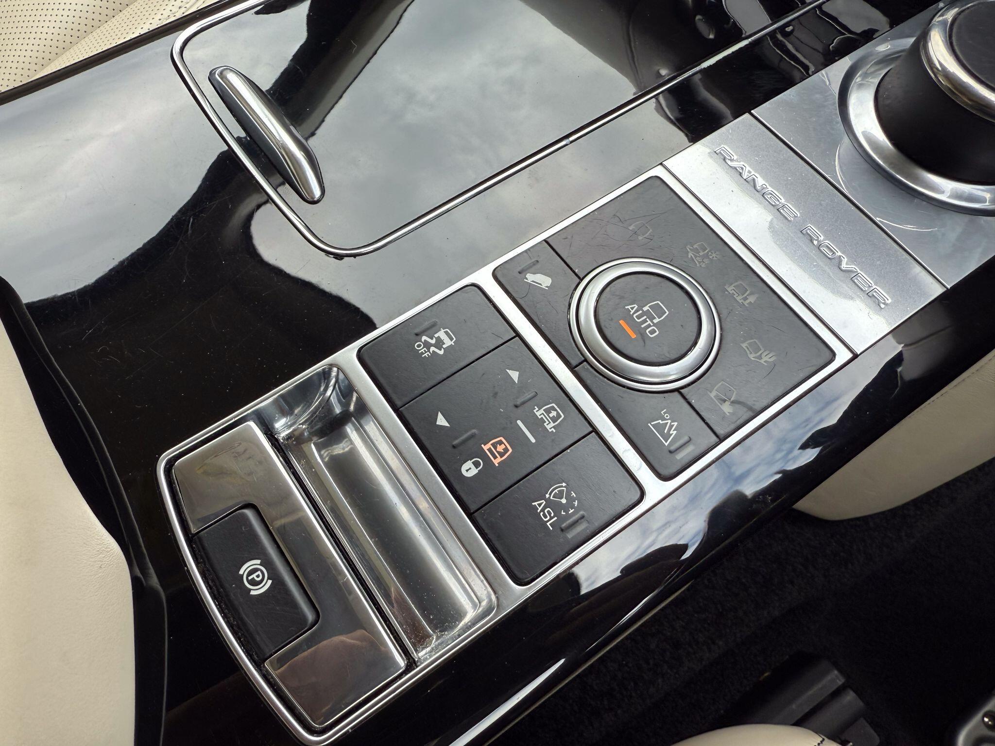 Land Rover Range Rover view 34