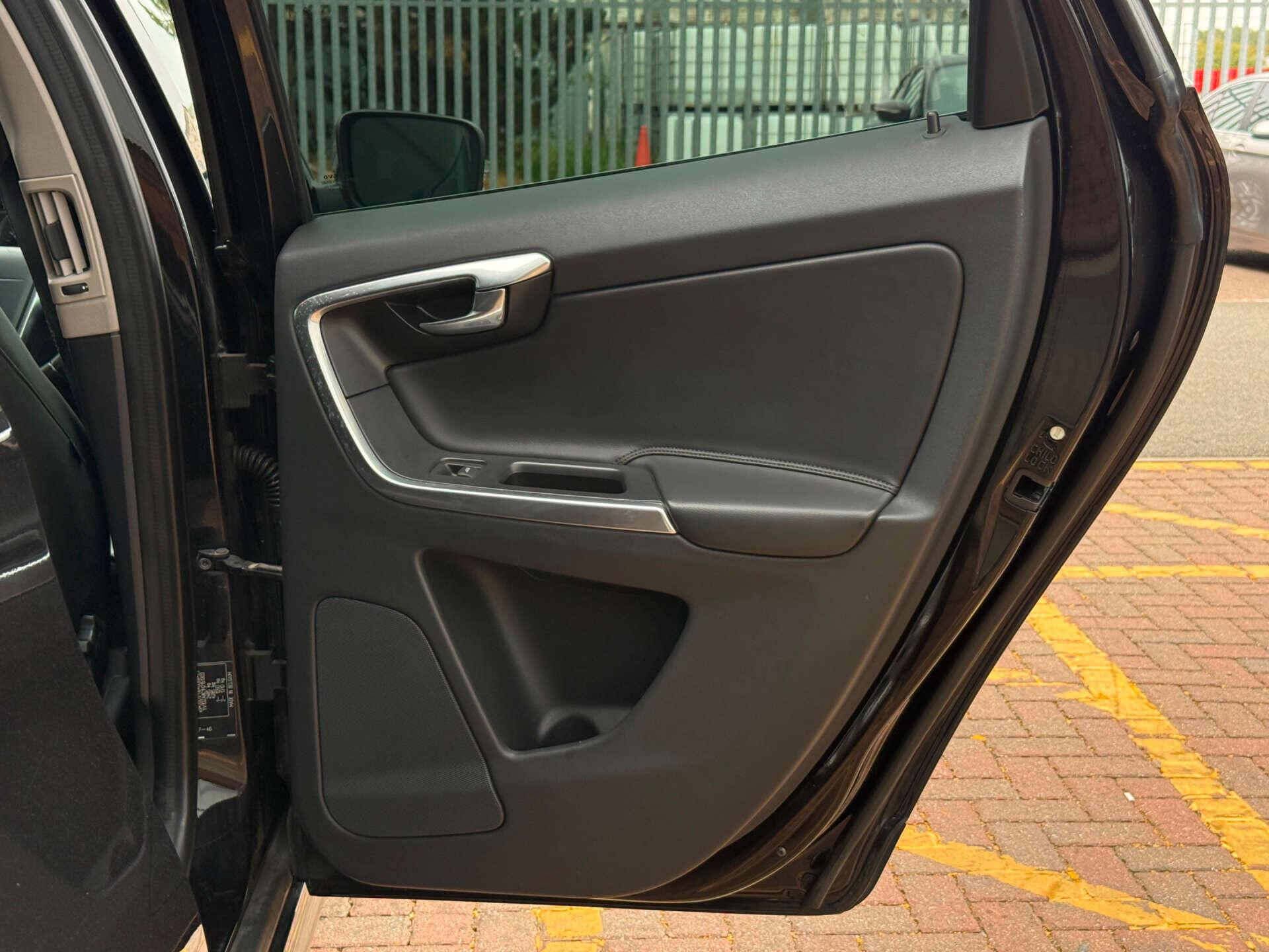 Volvo XC60 view 15