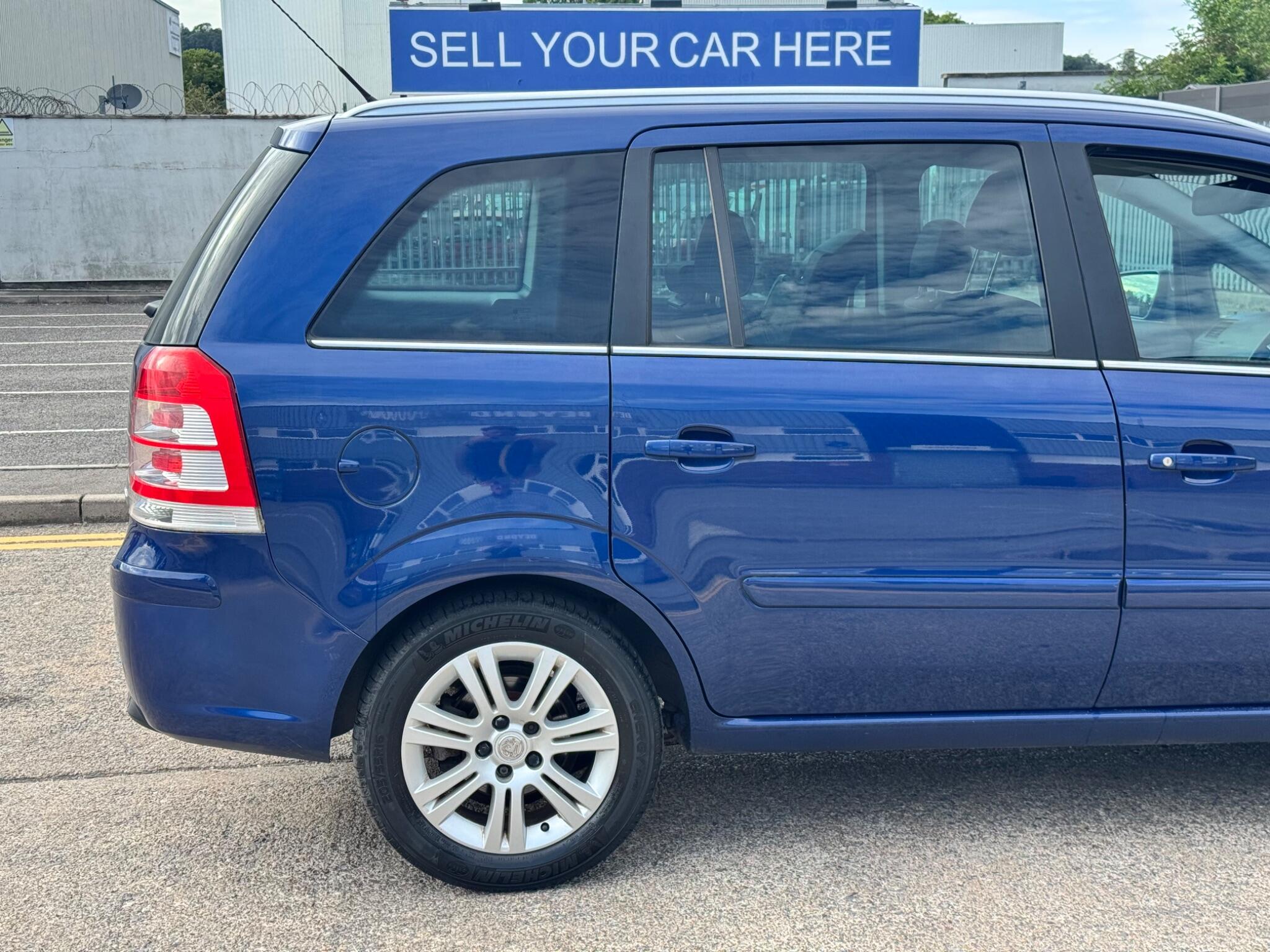 Vauxhall Zafira view 12