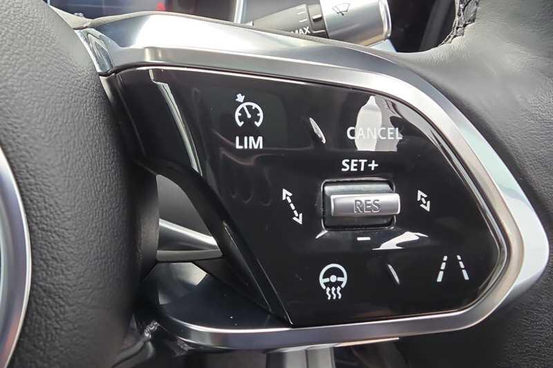 Jaguar I-Pace view 22