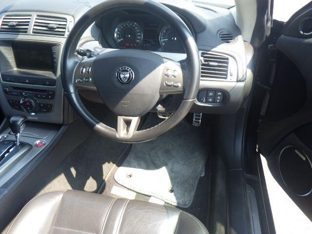 Jaguar XK view 7