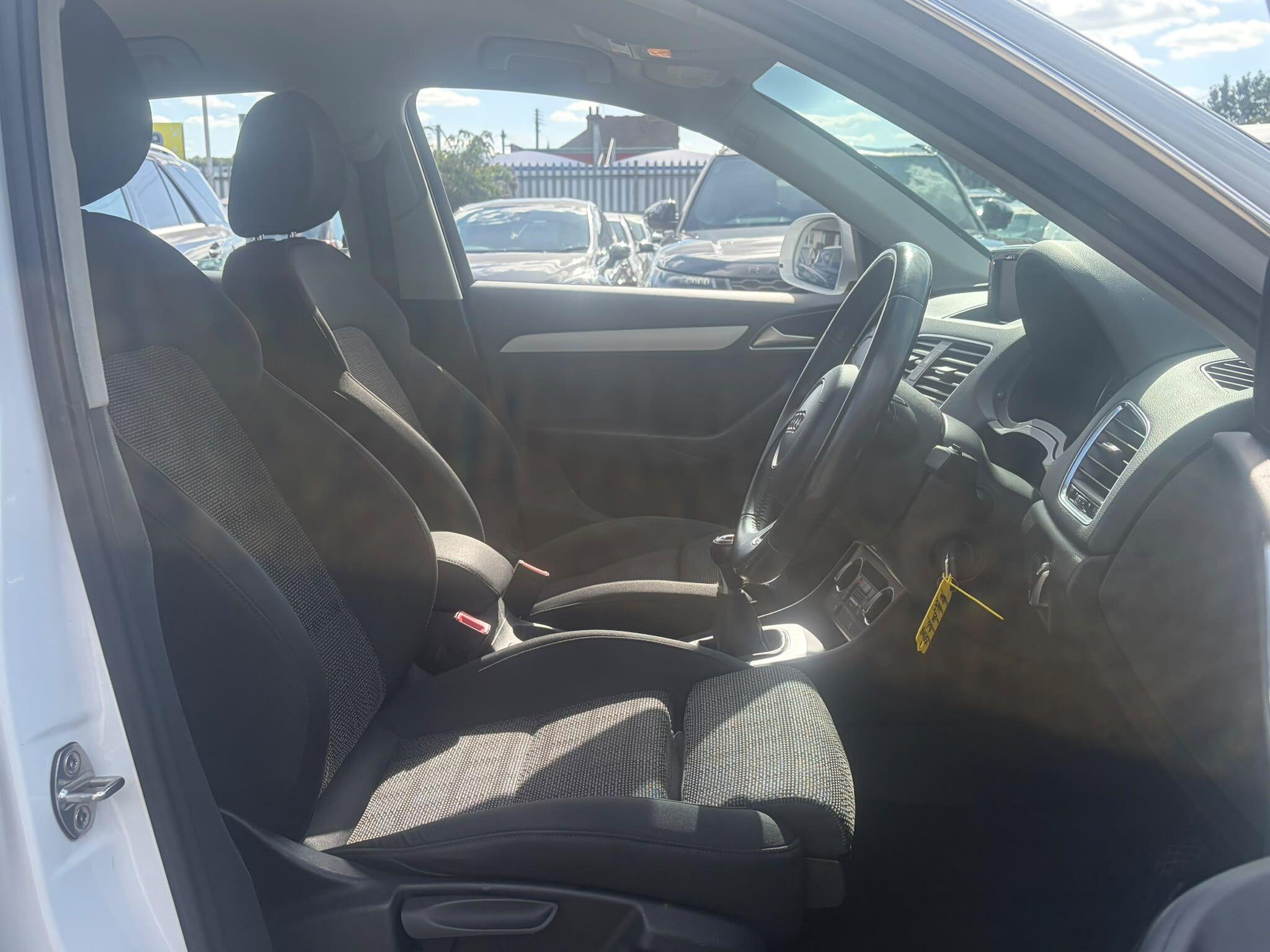 Audi Q3 view 9