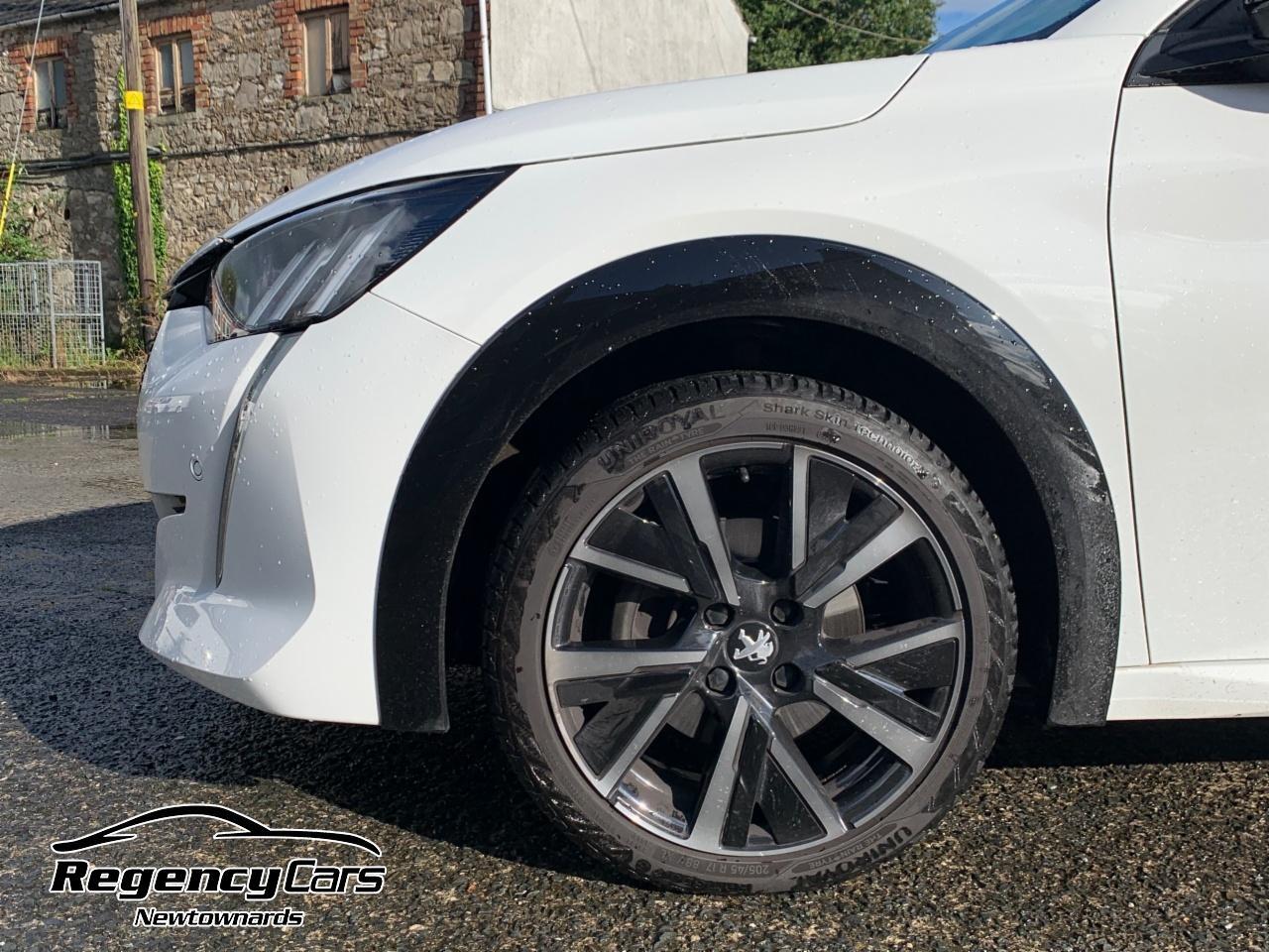 Peugeot 208 view 15