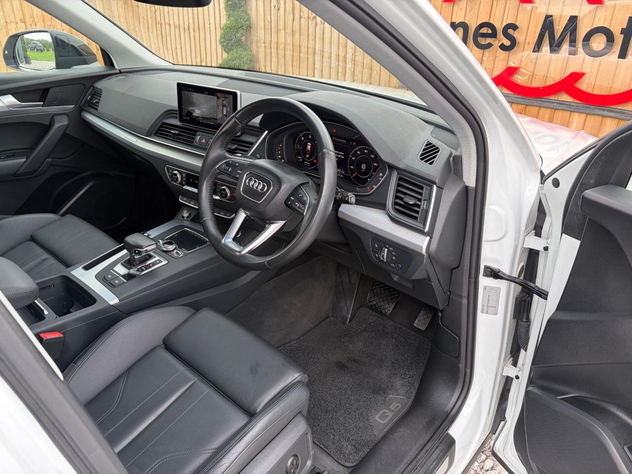 Audi Q5 view 16
