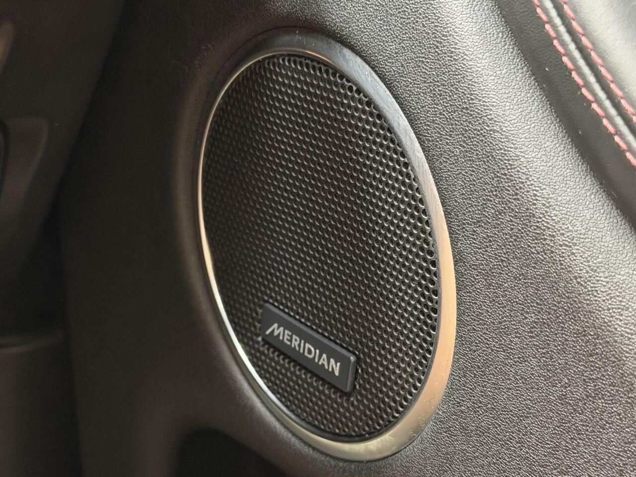 Land Rover Discovery Sport view 40