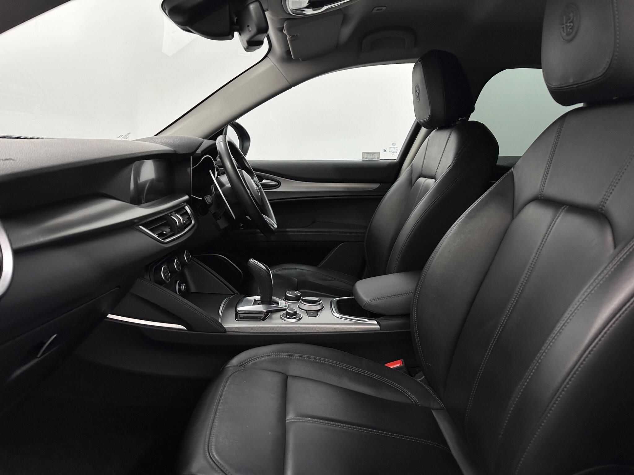 Alfa Romeo Stelvio view 34