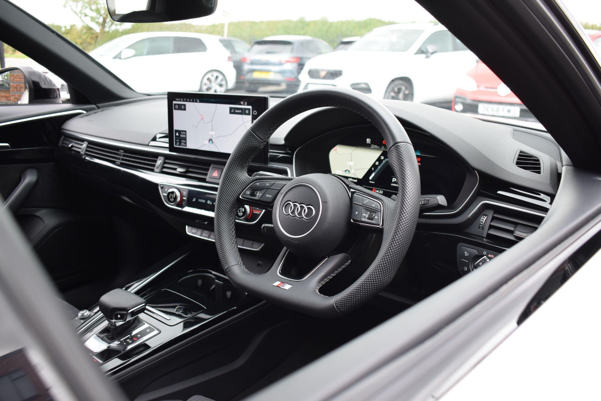 Audi A4 view 11