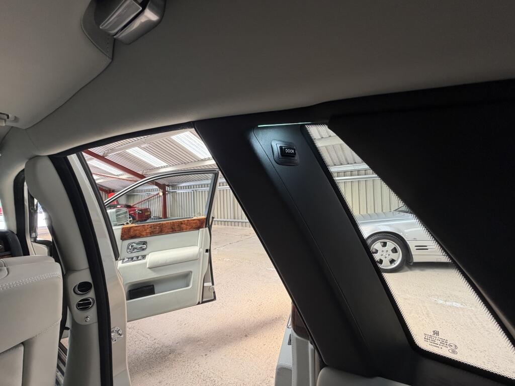 Rolls-Royce Phantom view 24